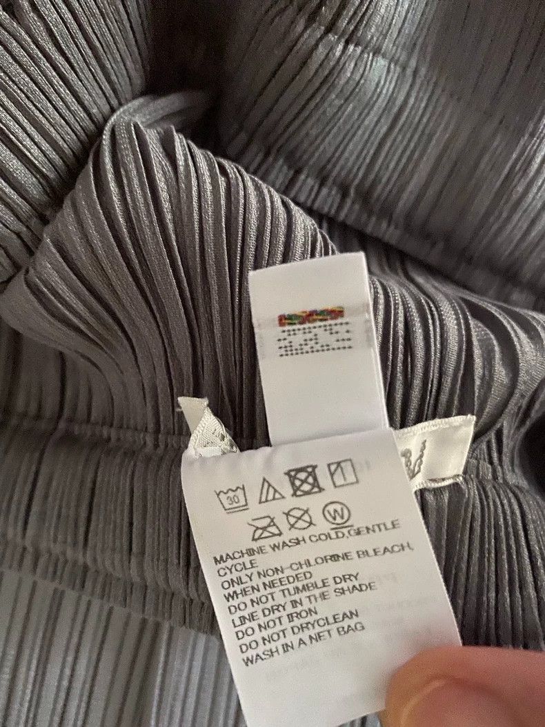 Issey Miyake Issey Miyake size:3 A dark grey pleated skirt Size 31" - 5 Thumbnail