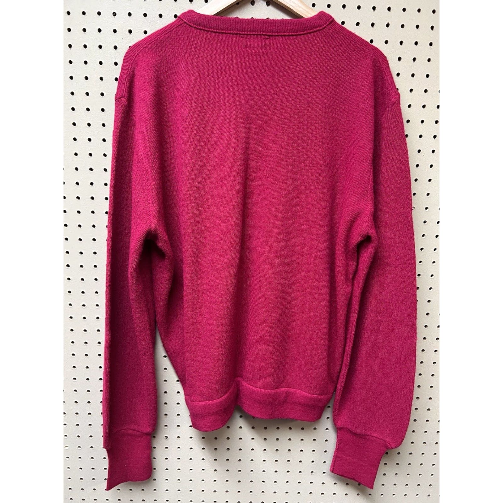 Lacoste VINTAGE Lacoste Men L Sweater V-Neck Fuchsia Pink Acrylic Alligator Pullover Long Sleeve Classic Size US L / EU 52-54 / 3 - 2 Thumbnail