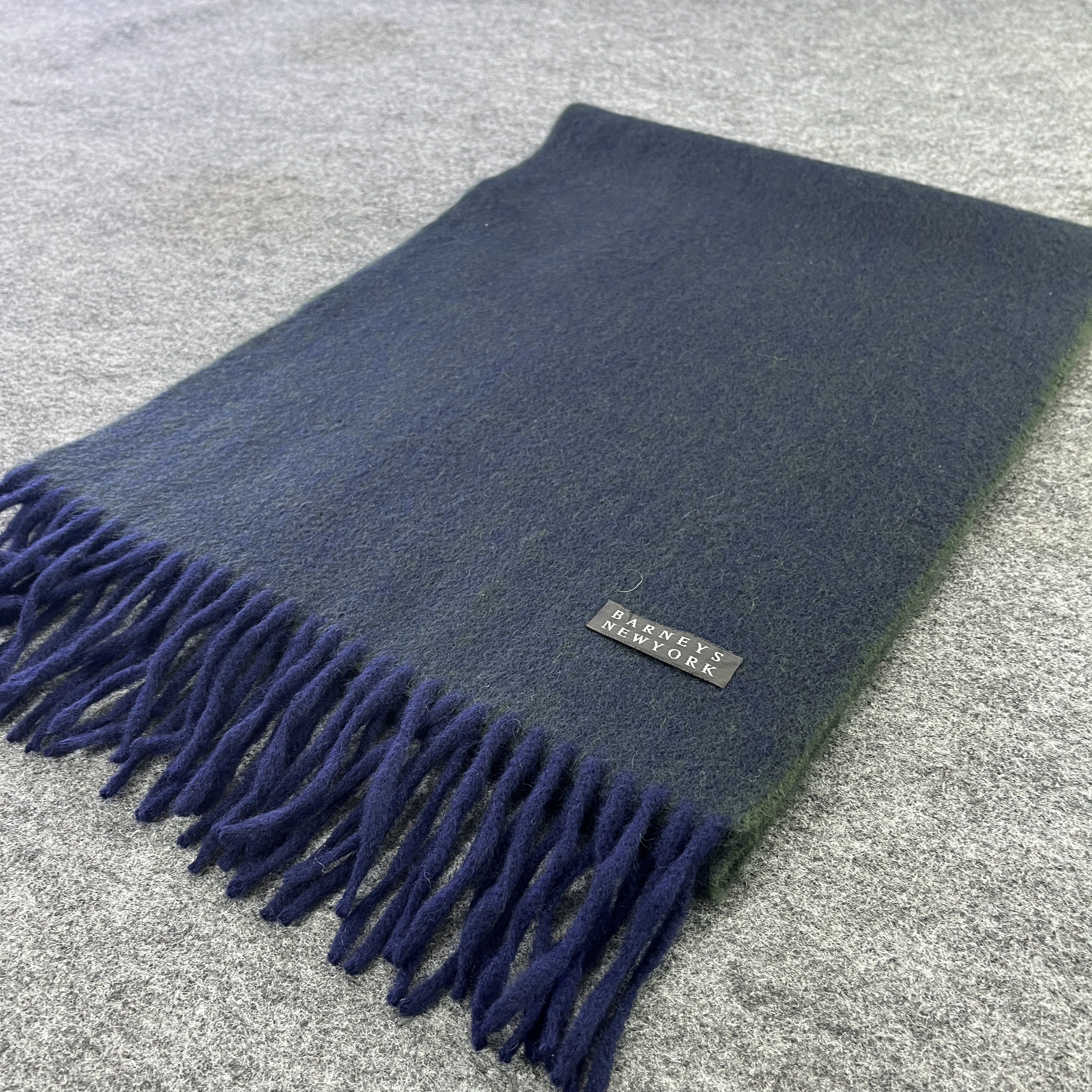 Barneys New York Scarf / Muffler / Neckwear T763