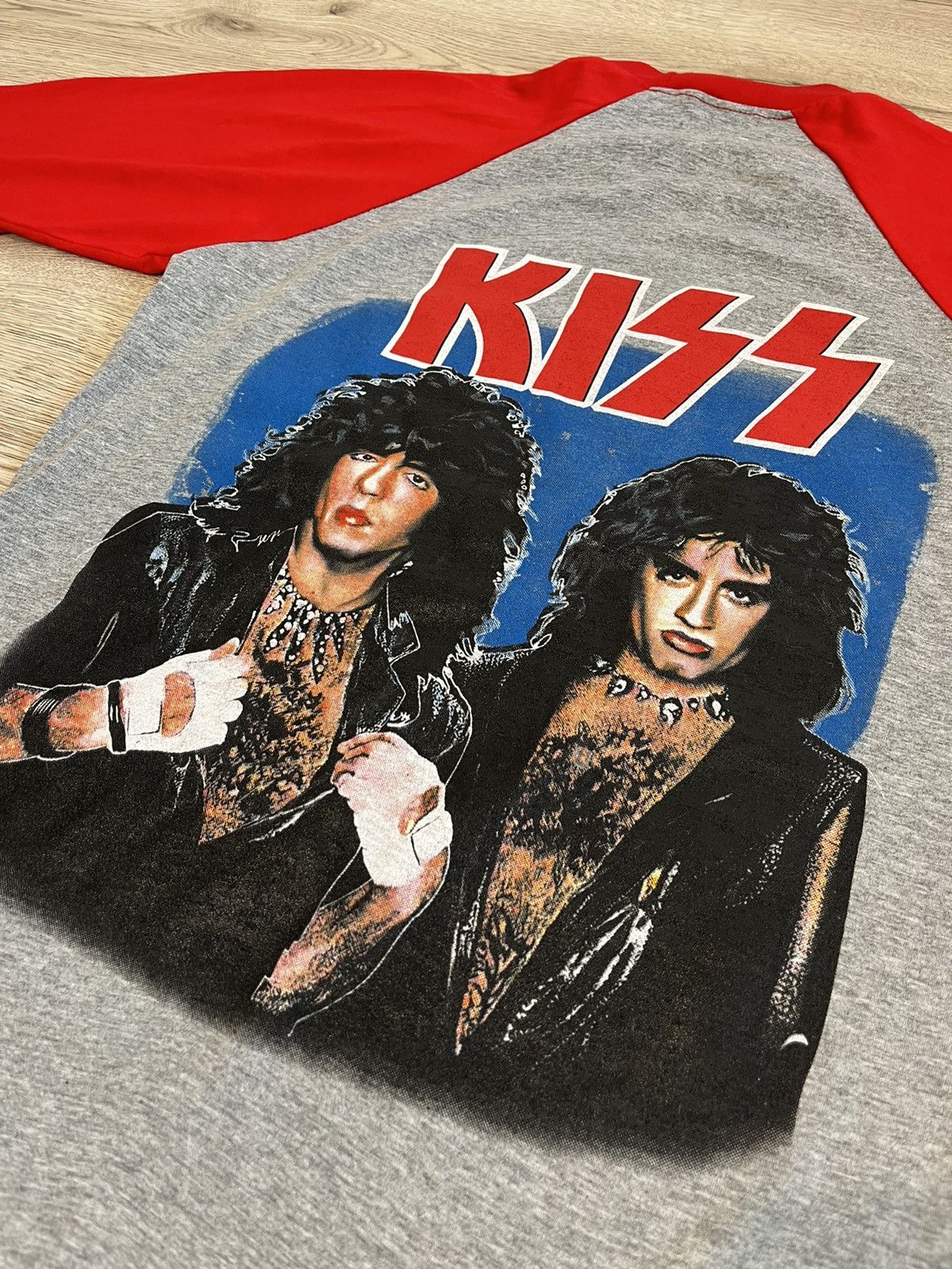 Band Tees × KISS × Vintage Vintage 1983 KISS band 3/4 t shirt single stitched raglan Size US S / EU 44-46 / 1 - 11 Thumbnail
