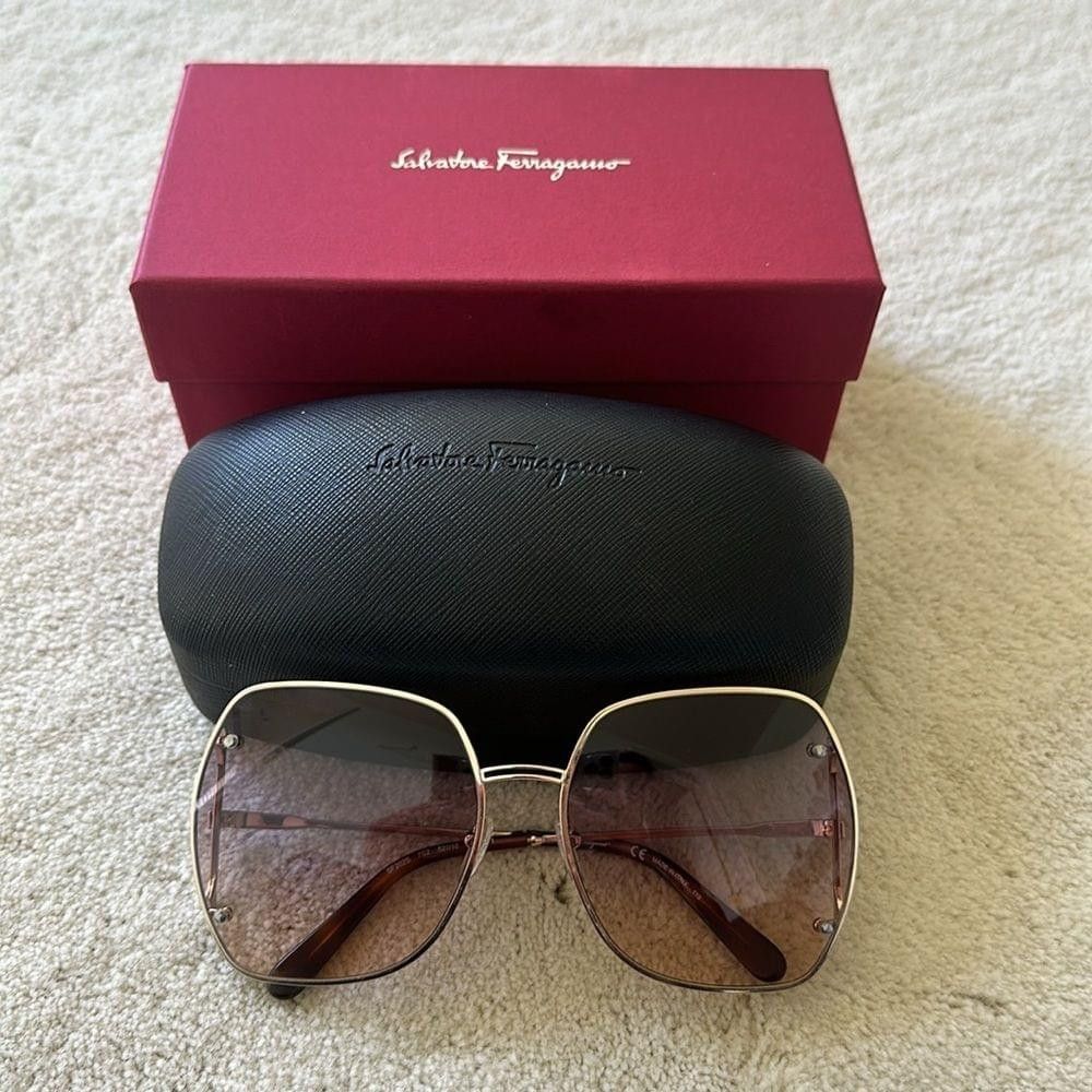 Salvatore Ferragamo Ferragamo Gancio 62mm Gradient Square Sunglasses Size ONE SIZE - 3 Thumbnail