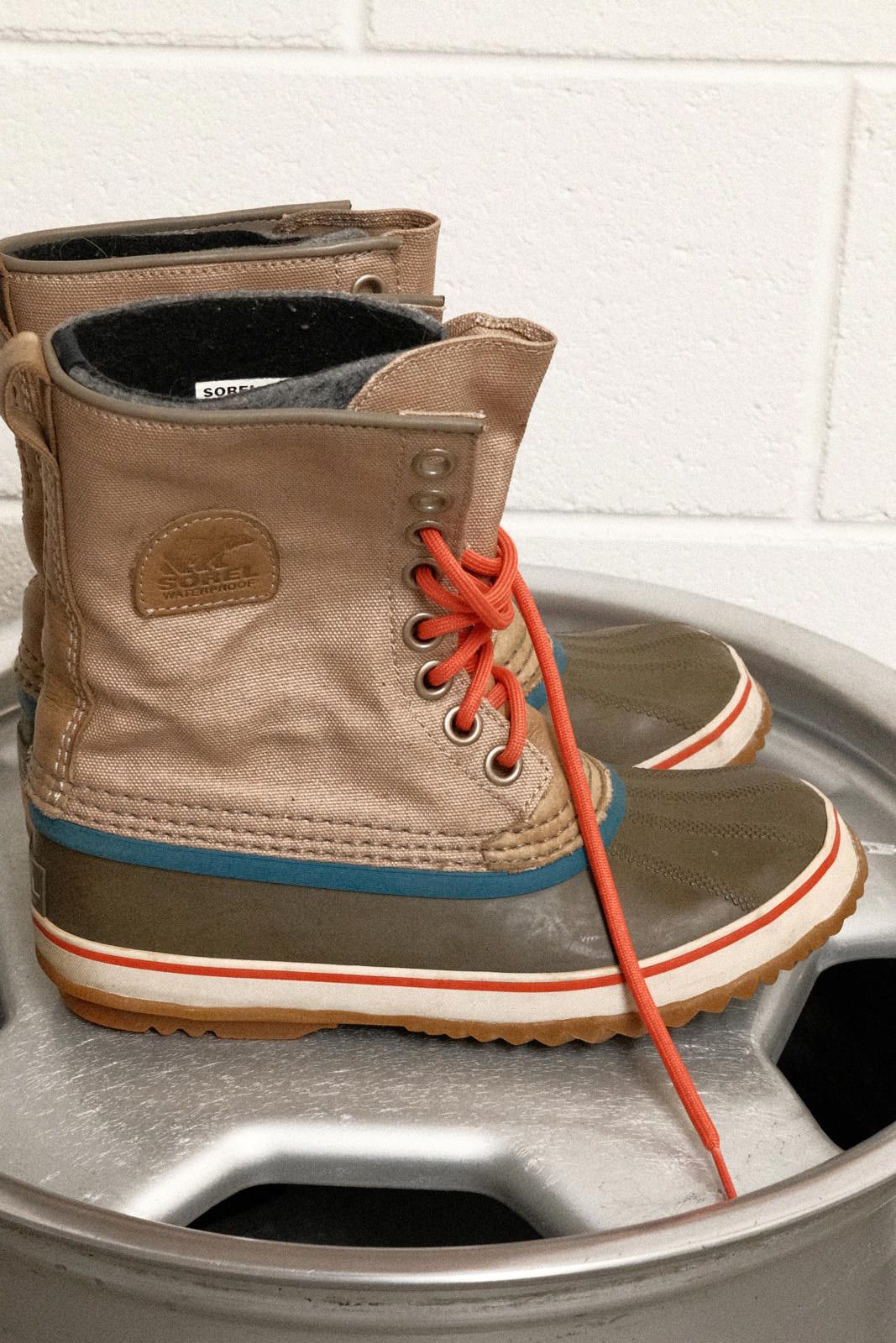 SOREL Sorel Women's Waterproof Winter Boots with Orange Laces W7 Size US 7.5 / IT 37.5 - 2 Thumbnail