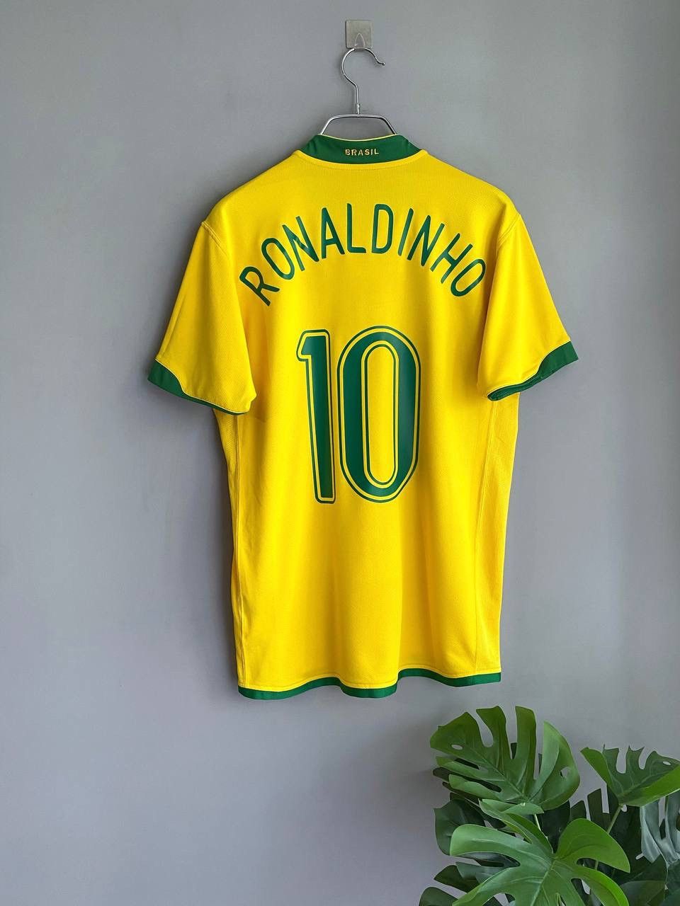 Nike Brazil National Team 2006 Soccer Jersey #10 RONALDINHO, M Size US M / EU 48-50 / 2 - 2 Thumbnail