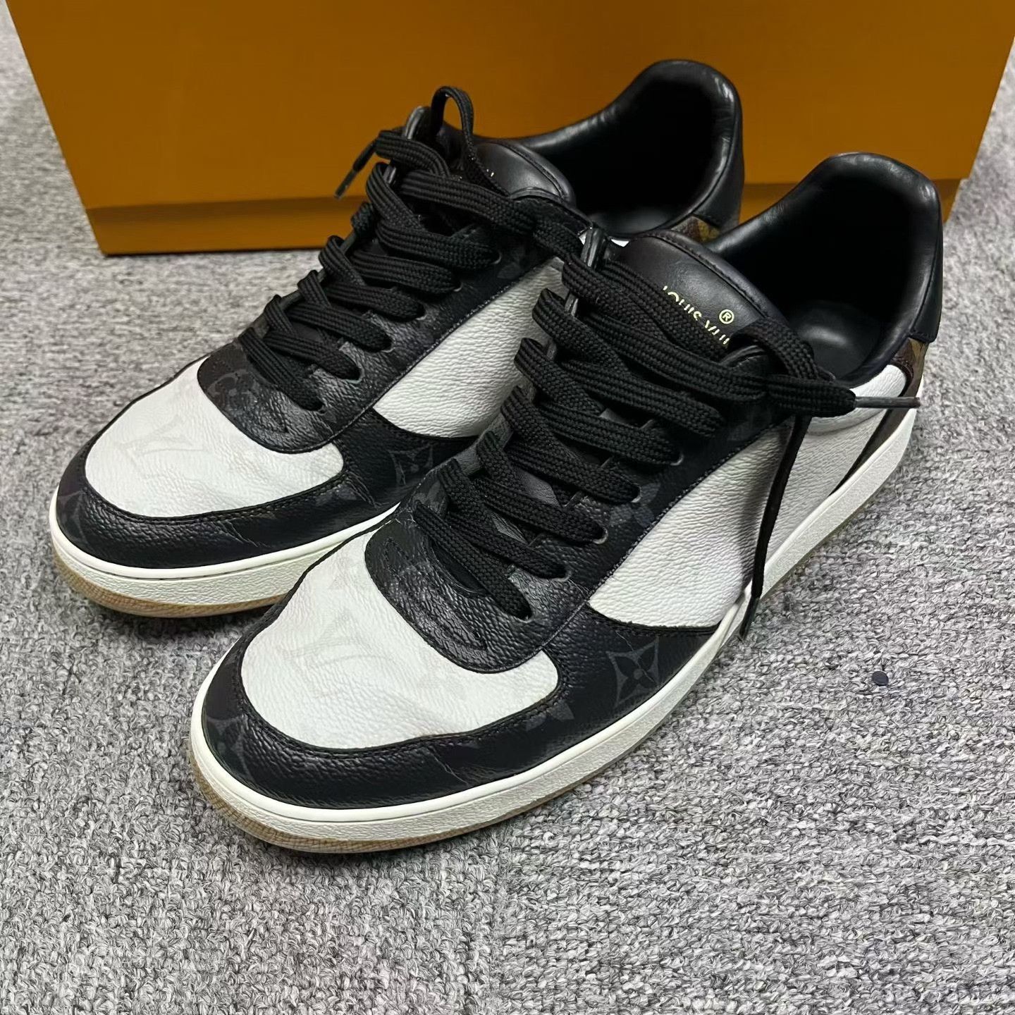 Louis Vuitton Louis Vuitton Canvas Lace-Up Low-Top Sneakers Size US 6.5 / EU 39-40 - 1 Thumbnail