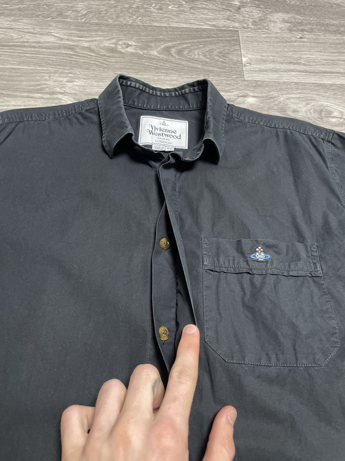 Vivienne Westwood Vivienne Westwood Black Orb Logo Shirt Size US M / EU 48-50 / 2 - 12 Thumbnail