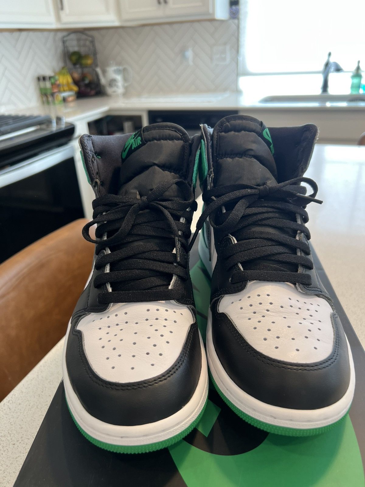 Jordan Brand Jordan 1 Retro High OG (Lucky Green) Size US 10.5 / EU 43-44 - 2 Thumbnail