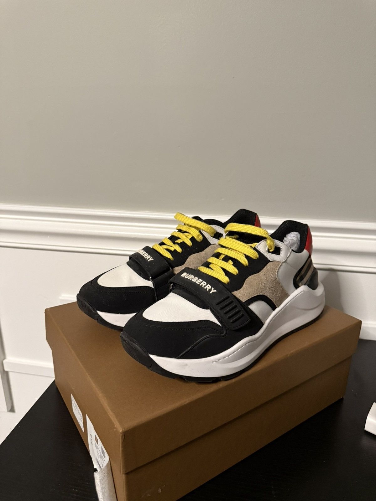BURBERRY シューズ BURBERRY CHECK SNEAKERS REVIEW + MOD SHOTS - YouTube