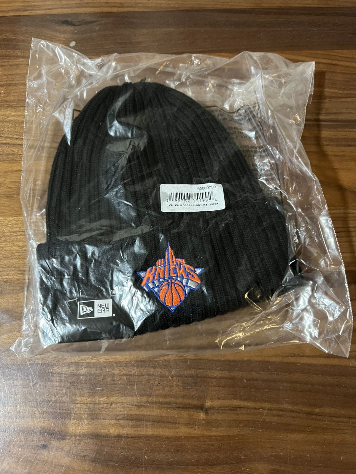 Kith × New Era Kith for the New York Knicks Midtown Logo Beanie in Black Size ONE SIZE - 6 Thumbnail