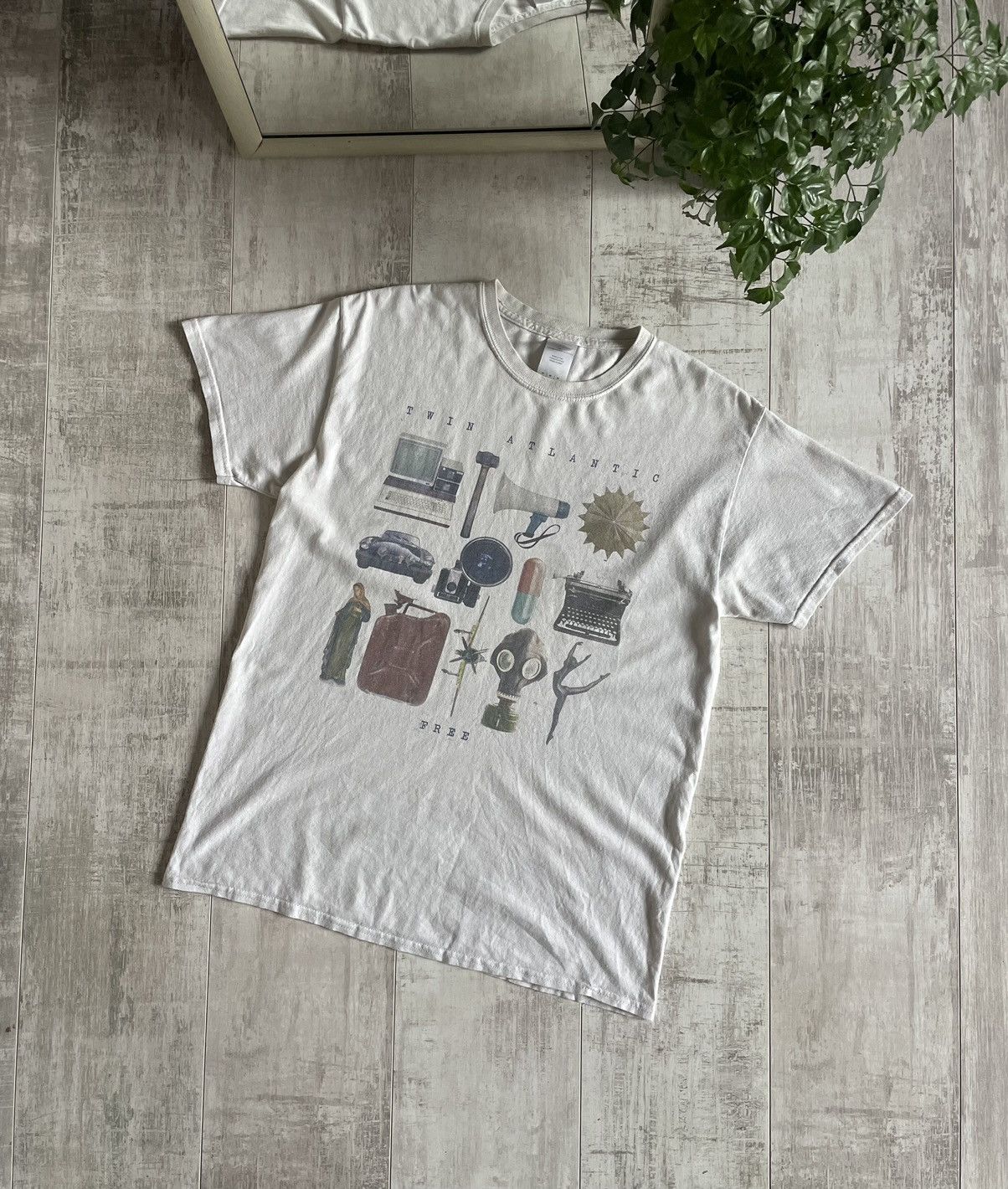 Vintage Vintage 90’s Japan Twin Atlantic Free T-Shirt Archive Y2K Size US M / EU 48-50 / 2 - 7 Thumbnail