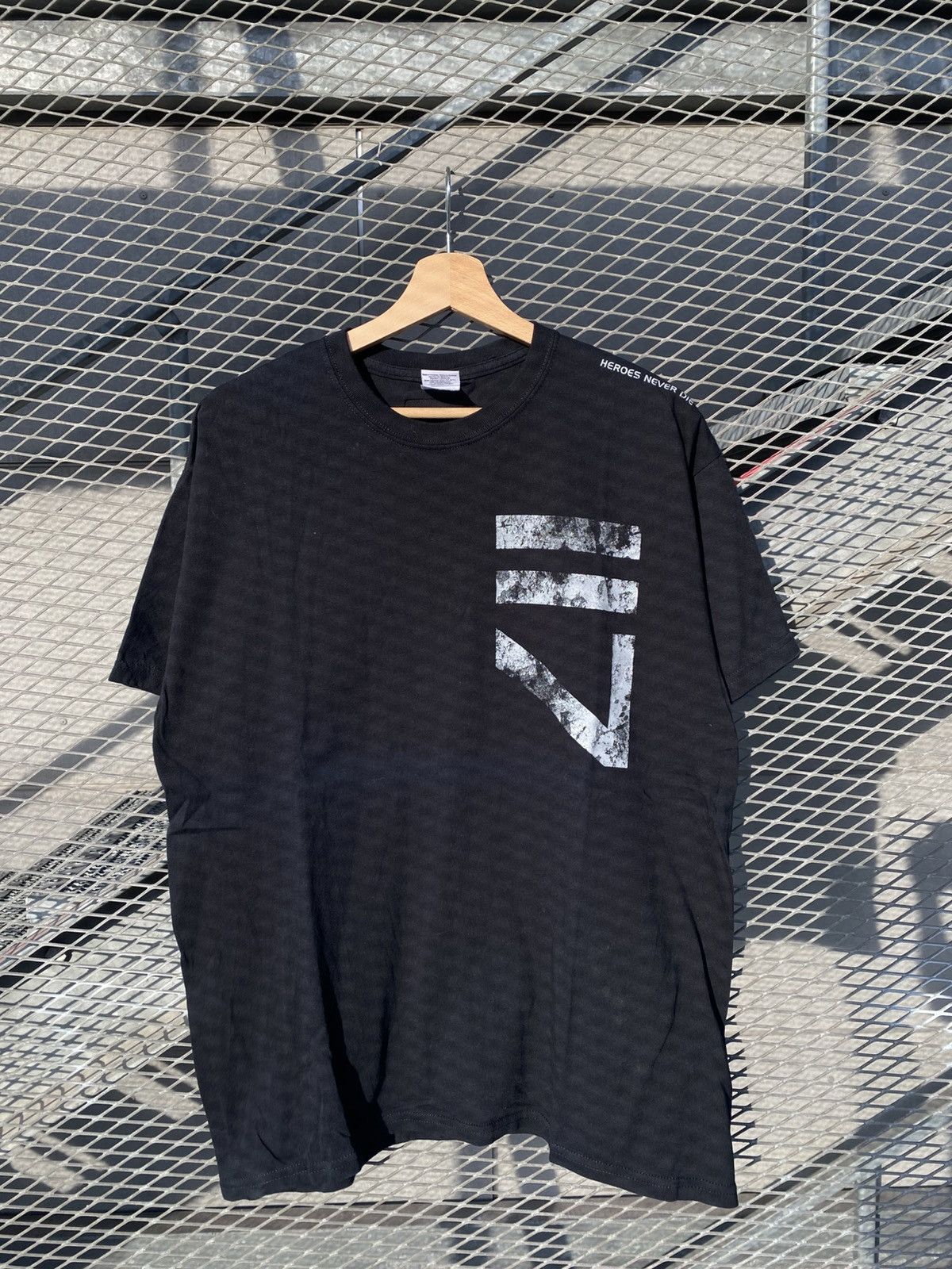 The Game Heroes Never Die Game Promo T-Shirt Size US L / EU 52-54 / 3 - 1 Thumbnail
