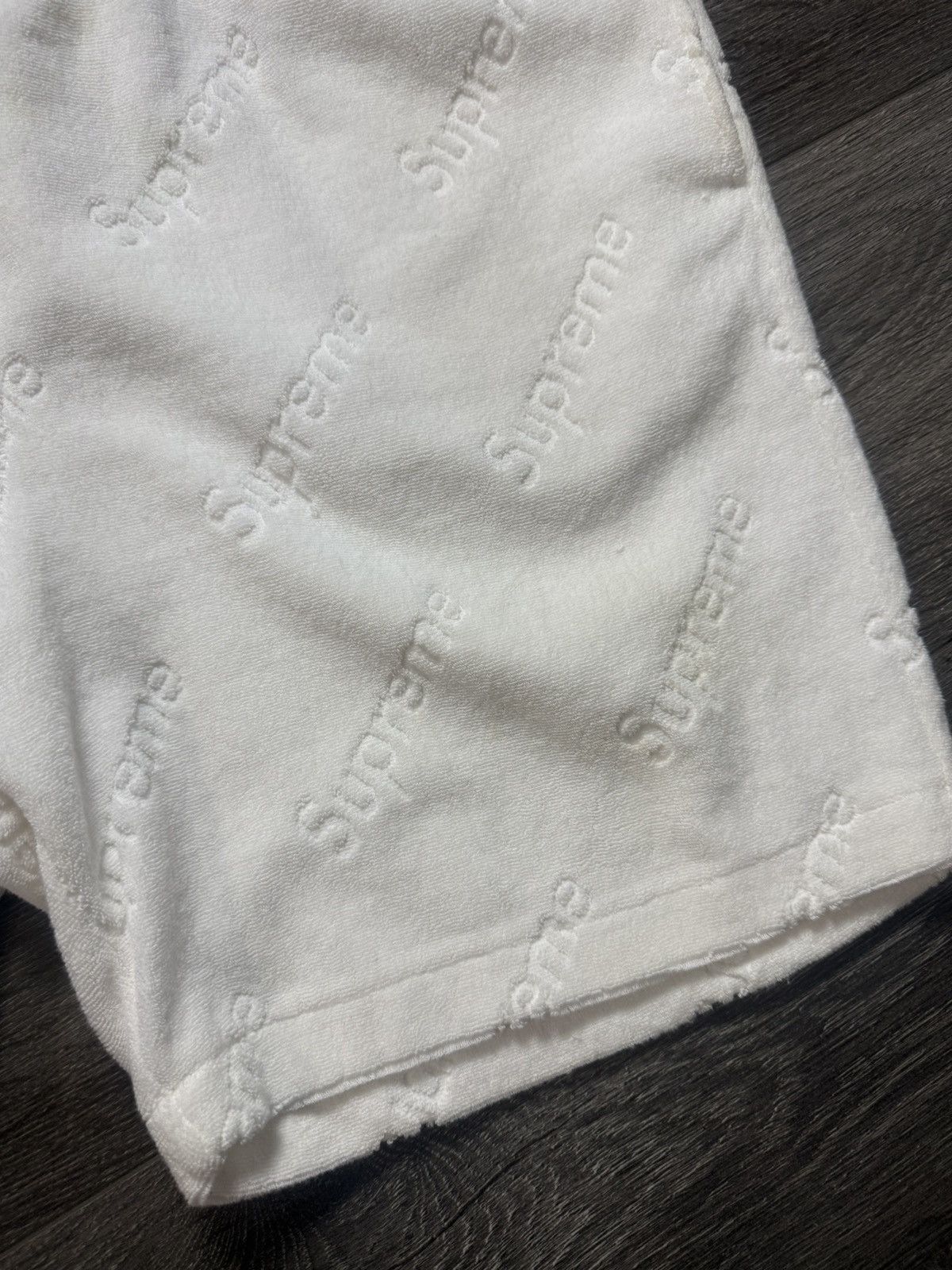 Supreme Supreme Terry Jacquard Logo Short White (SS19) Size US 33 - 2 Thumbnail