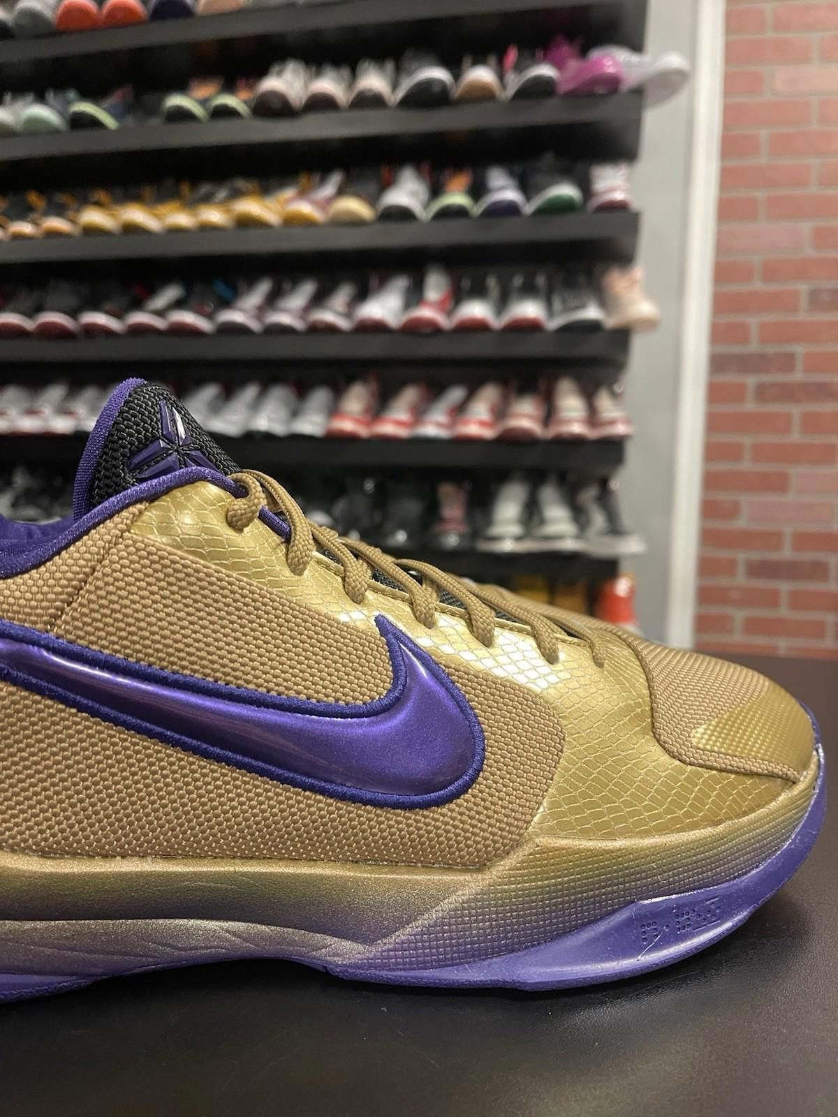 Nike Size 10.5 - Undefeated x Nike Zoom Kobe 5 Hall Of Fame Size US 10.5 / EU 43-44 - 3 Thumbnail