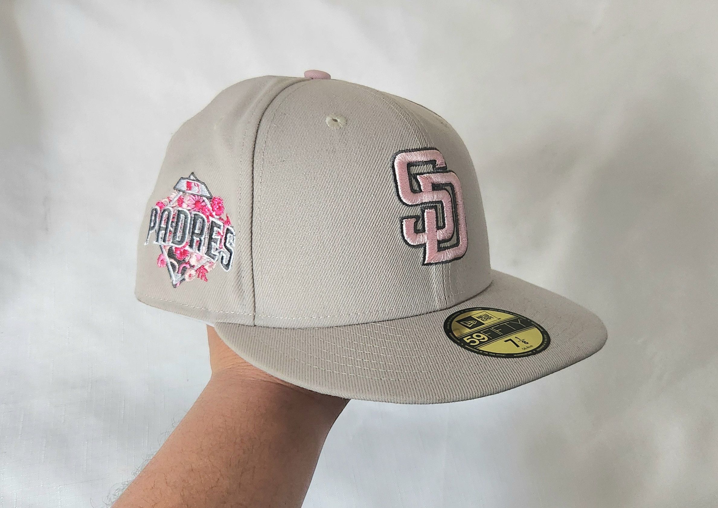 New Era New Era San Diego Padres Khaki Mother's Day On-Field 7 1/8 Size ONE SIZE - 1 Thumbnail