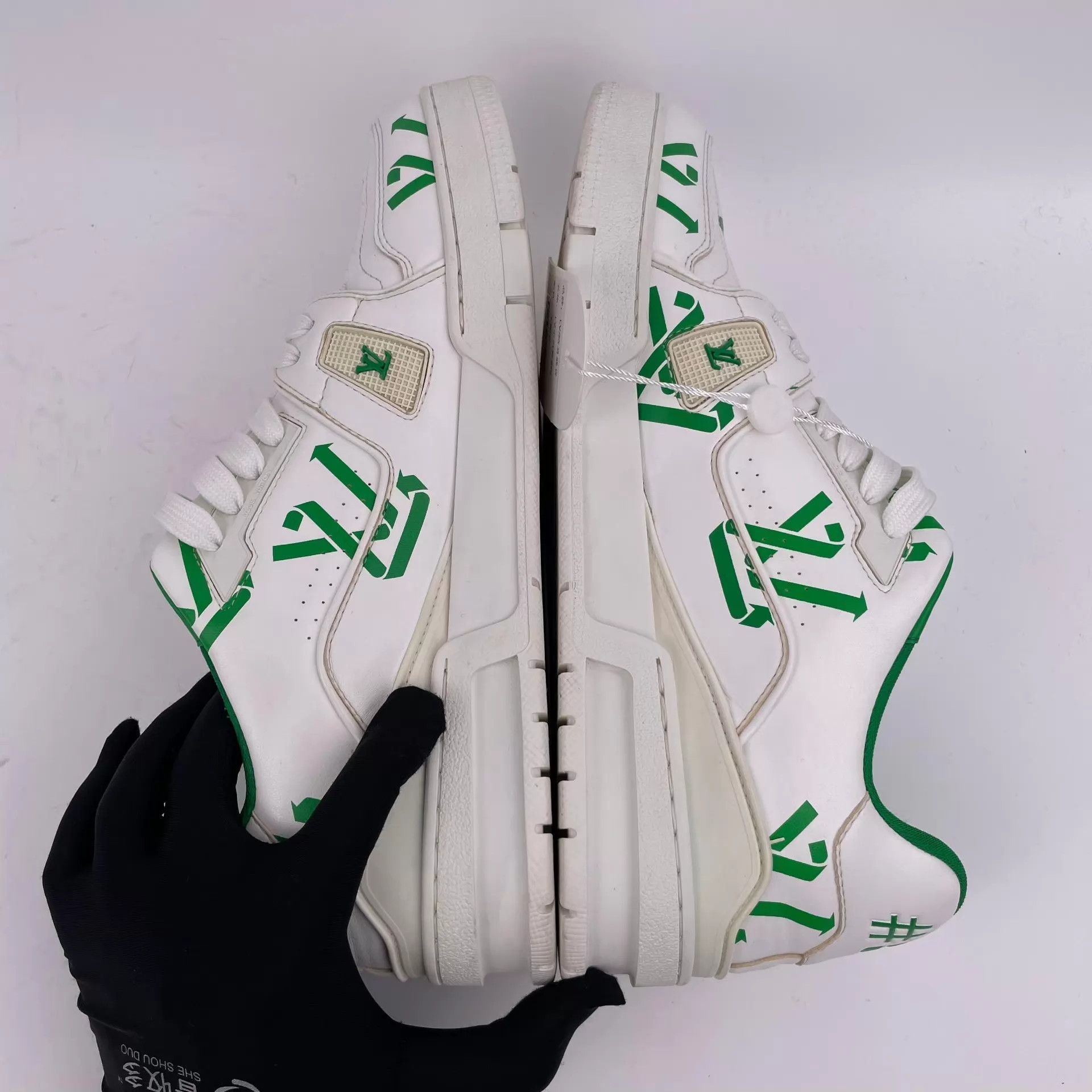 Louis Vuitton LV White Sneakers US 8 260517ZXYYL08 Size US 8 / EU 41 - 7 Thumbnail