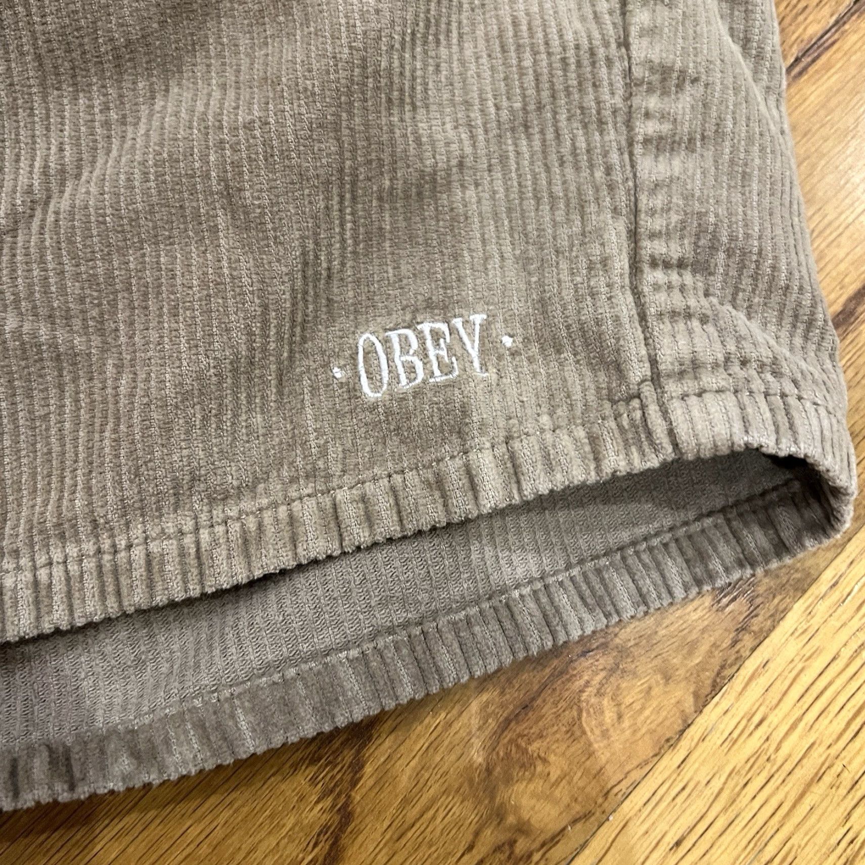 Obey OBEY Corduroy Shorts Bermuda Men Large Inseam 7 Beige 100% Cotton Drawstring Relaxed Beach 80s Mens Size US 33 - 2 Thumbnail