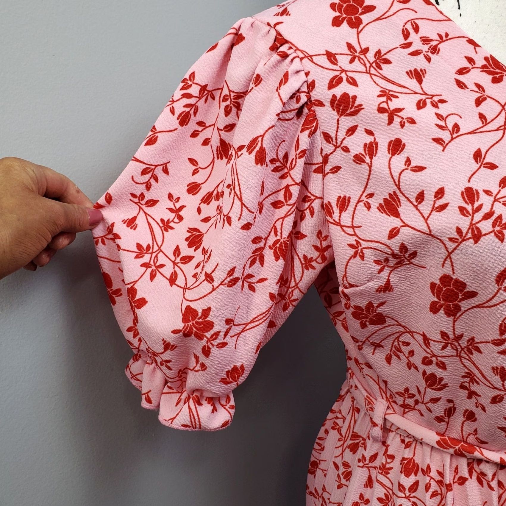 Pinko Lark + Grey Wrap Dress Womens Size M Pink & Red Floral Peasant Sleeve Tie Waist Knee Length V-Neck Short Sleeve Size M / US 6-8 / IT 42-44 - 4 Thumbnail