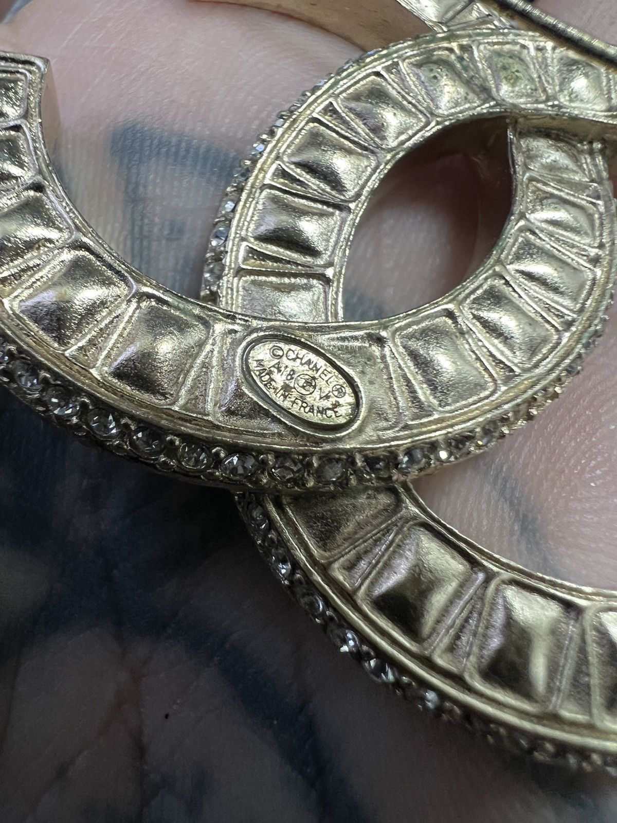 Chanel × Vintage Chanel Gold CC Round Crystal Brooch Size ONE SIZE - 6 Thumbnail