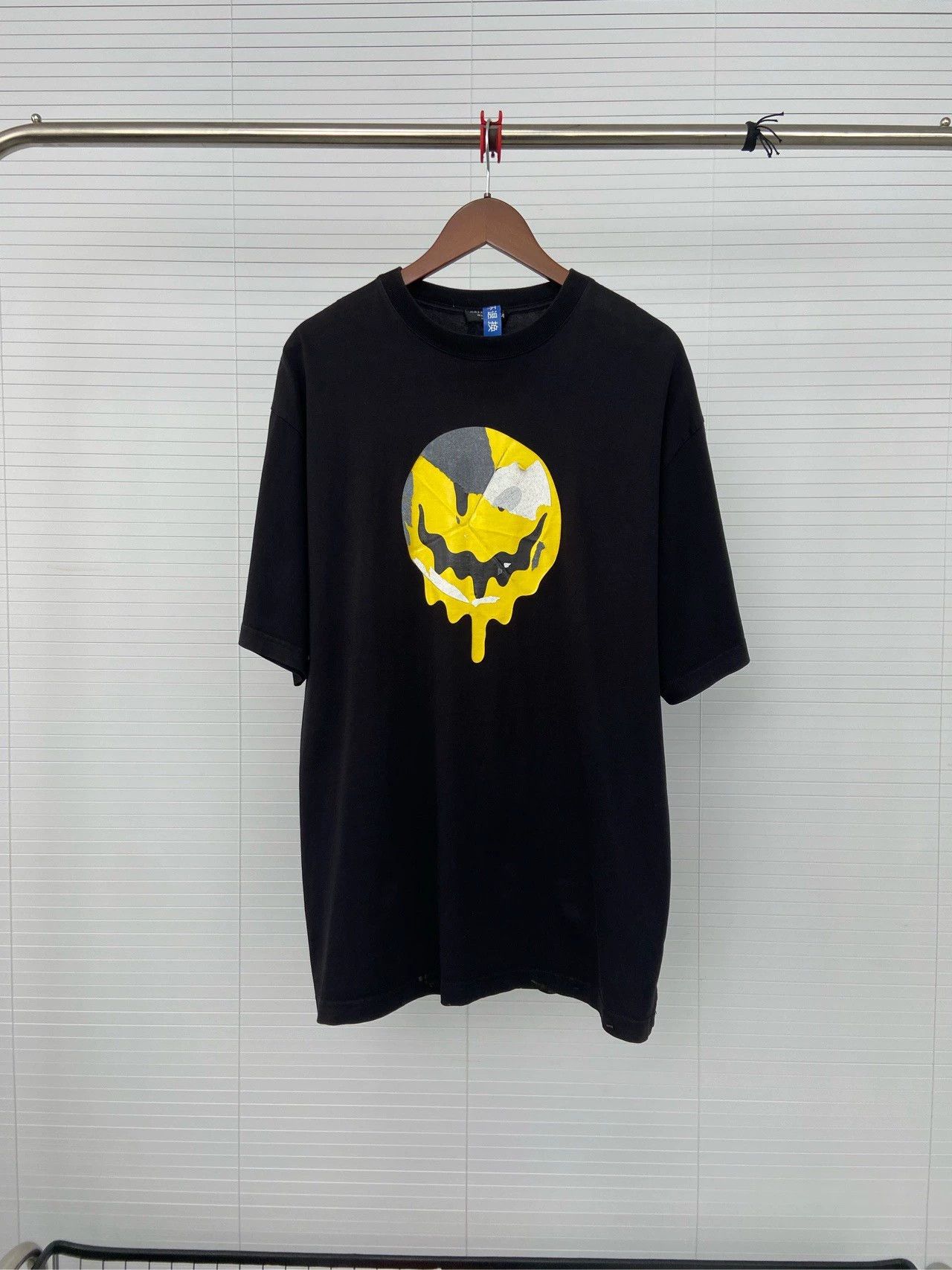 Balenciaga Balenciaga dissolved smiley face print round neck short sleeved shirt Size US L / EU 52-54 / 3 - 1 Thumbnail