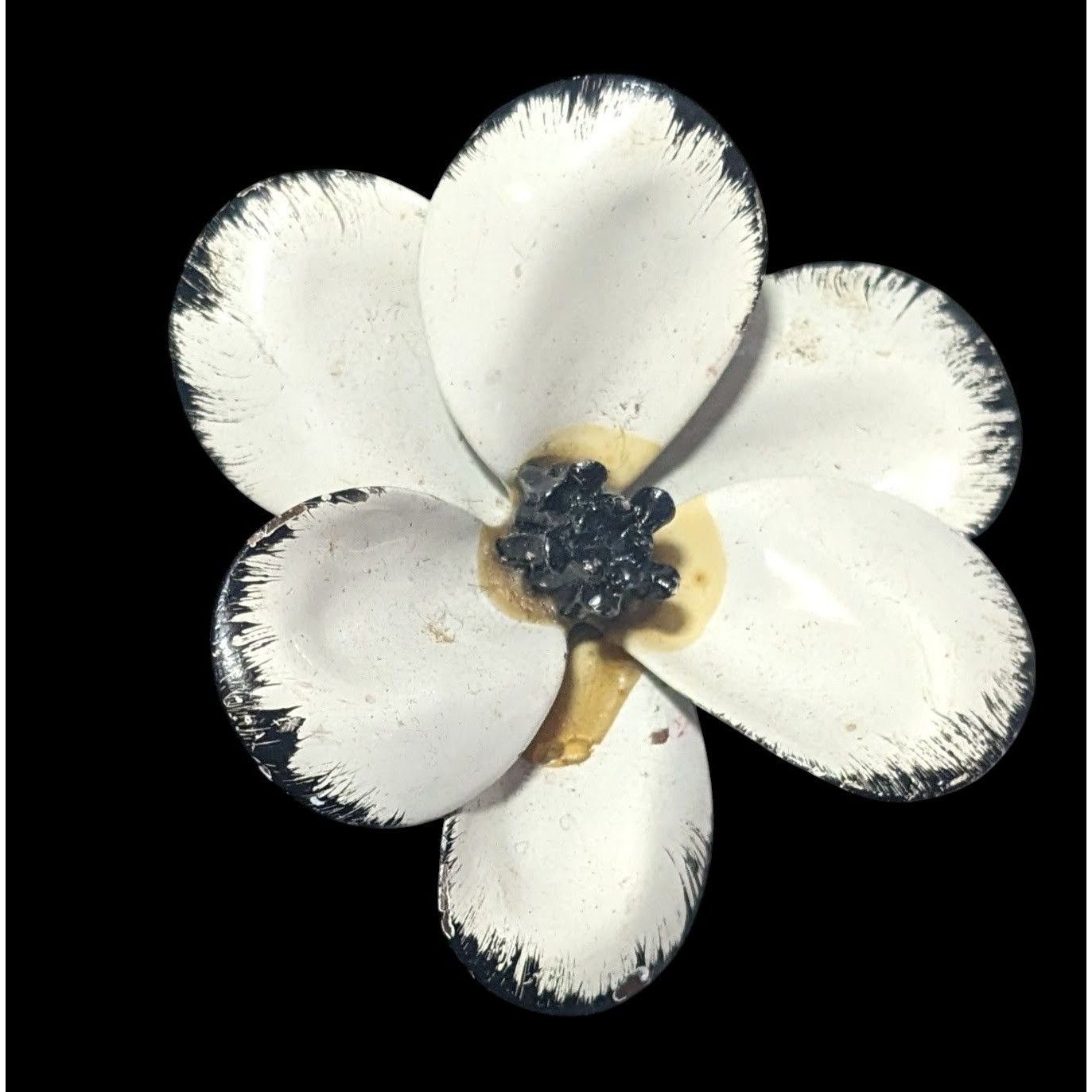 Other Vintage Metal Black And White Floral Brooch Size ONE SIZE - 1 Thumbnail