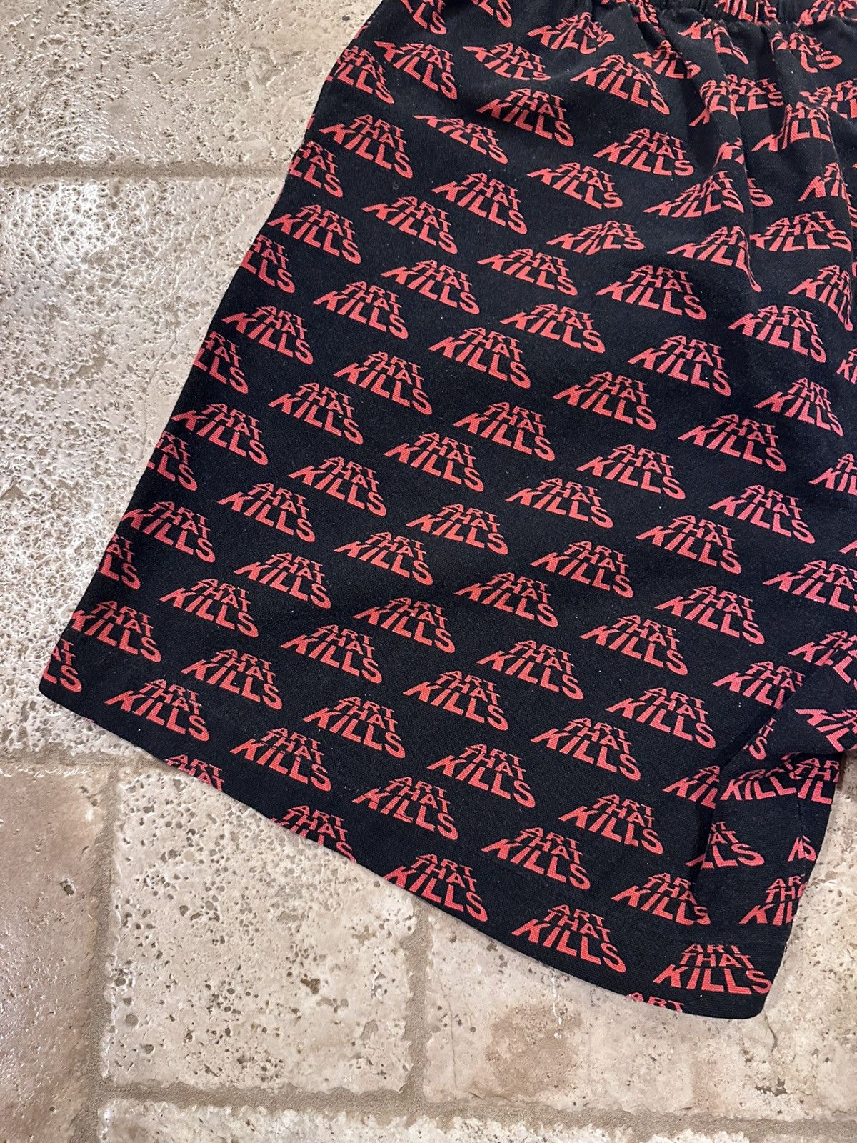 Gallery Dept. Gallery Dept Monogram Art That Kills ATK Black/Red Shorts Size US 36 / EU 52 - 5 Thumbnail