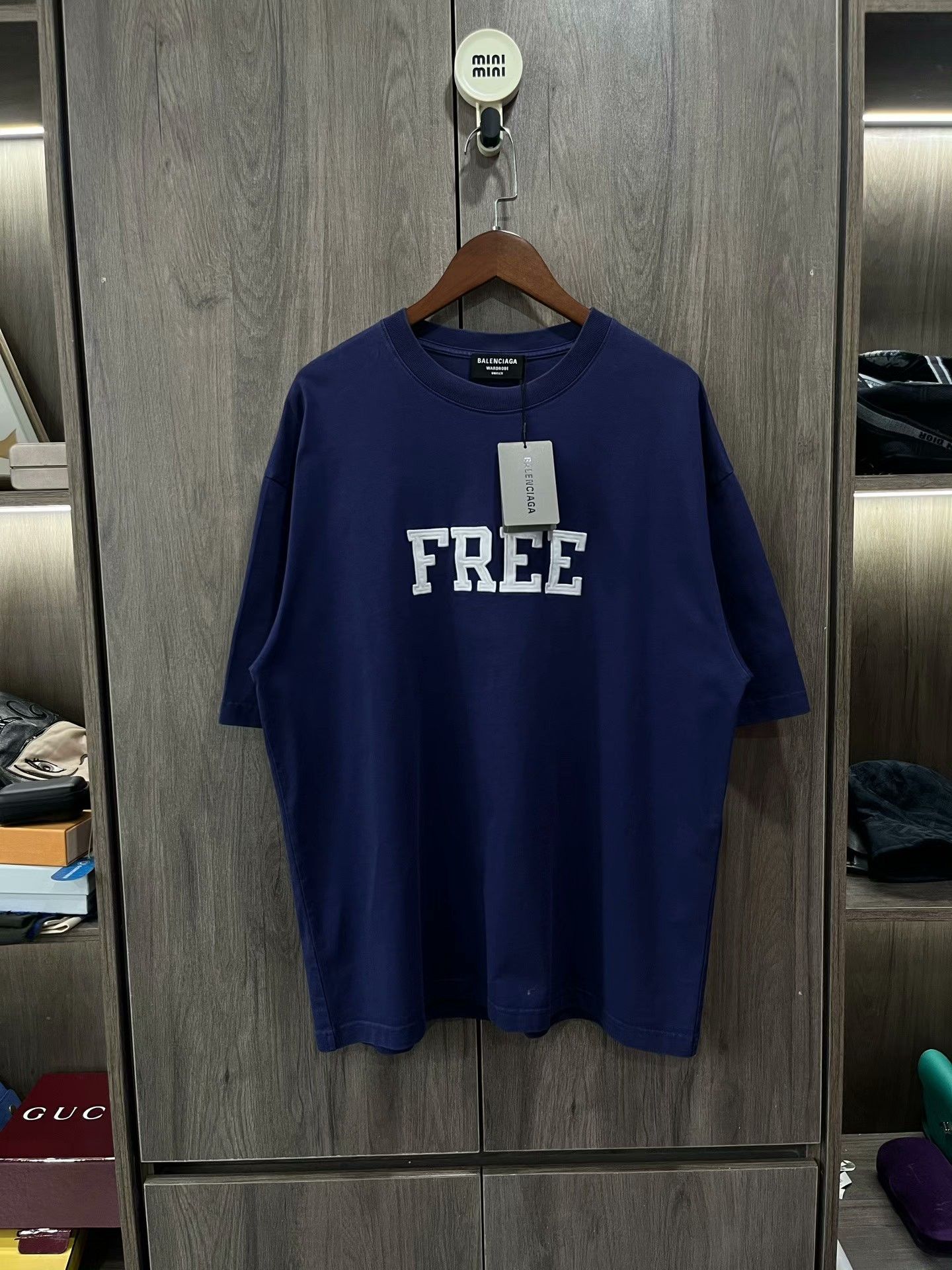 Balenciaga Balenciaga FREE Embroidered T-Shirt Size S Size US S / EU 44-46 / 1 - 1 Thumbnail
