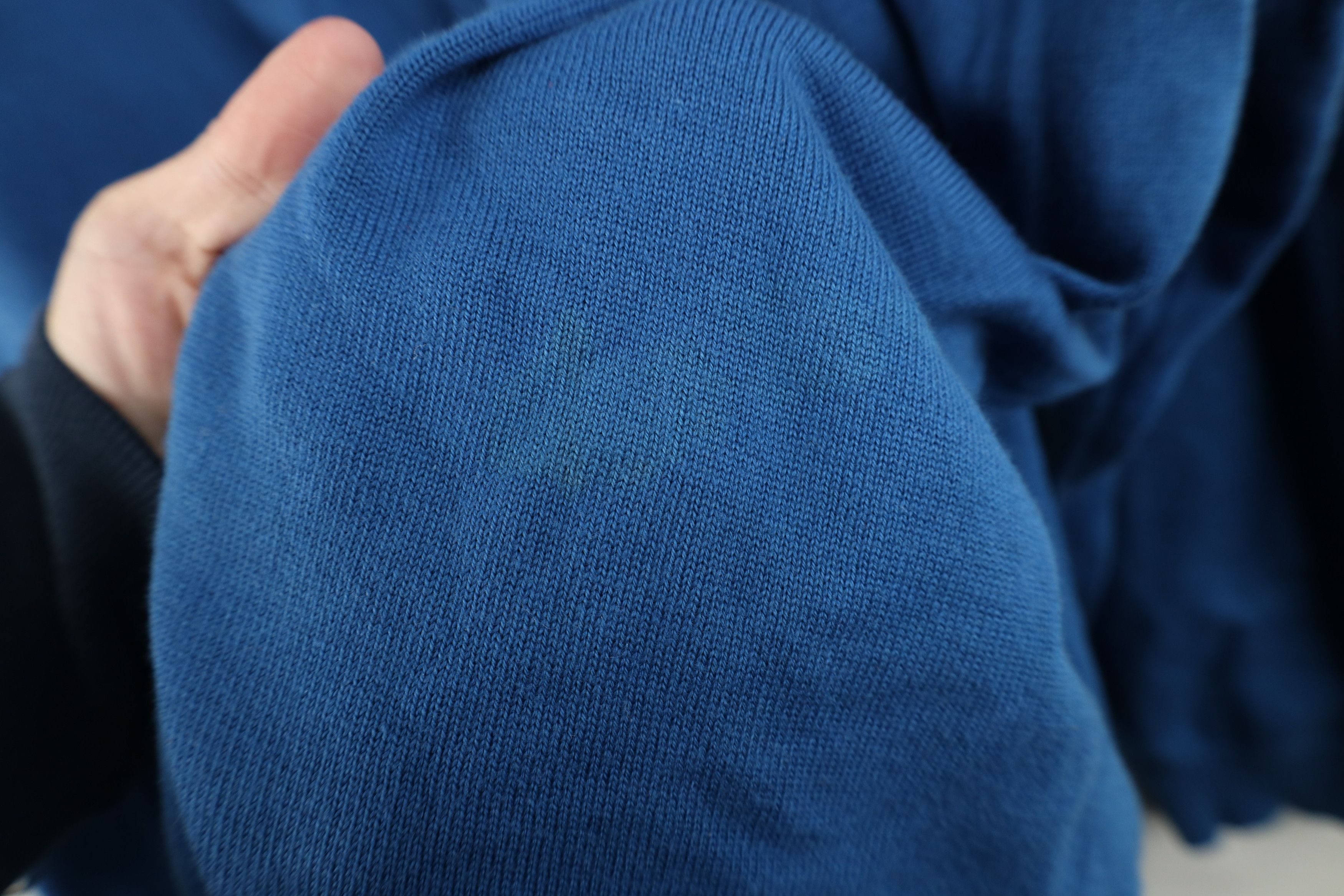 Lacoste Lacoste Distressed Croc Logo Cotton Knit V-Neck Sweater Blue Size US XXL / EU 58 / 5 - 5 Thumbnail