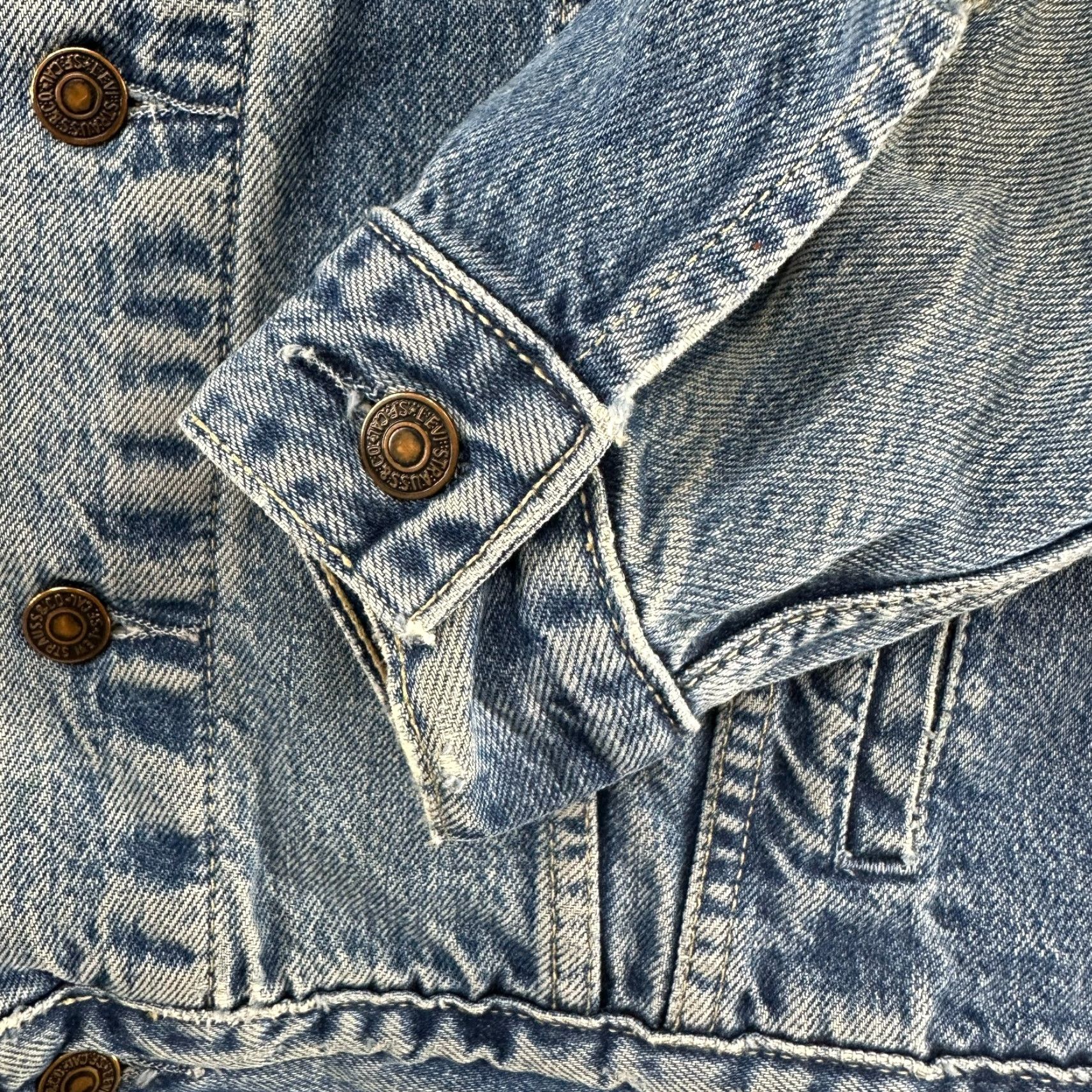 Levi's VINTAGE Levi's Trucker Jacket Mens M Blue Denim Truckers Cotton USA 80s 90s Biker Regular Size US 31 - 4 Thumbnail