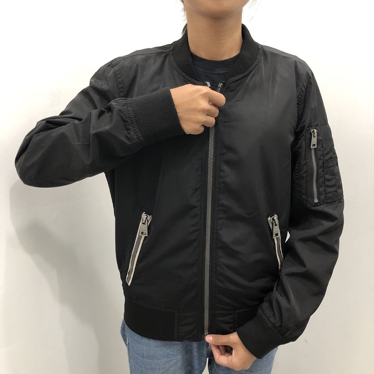 Levi's Levi’s Bomber Jacket Women Size S All Black Original Riveted Size S / US 4 / IT 40 - 2 Thumbnail