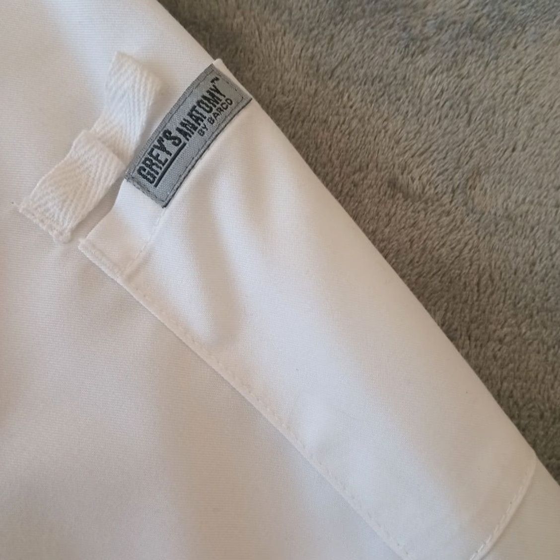 Vintage Grey's Anatomy Scrub Top Mens Small White Short Sleeve Style# 14261 Size US S / EU 44-46 / 1 - 5 Thumbnail