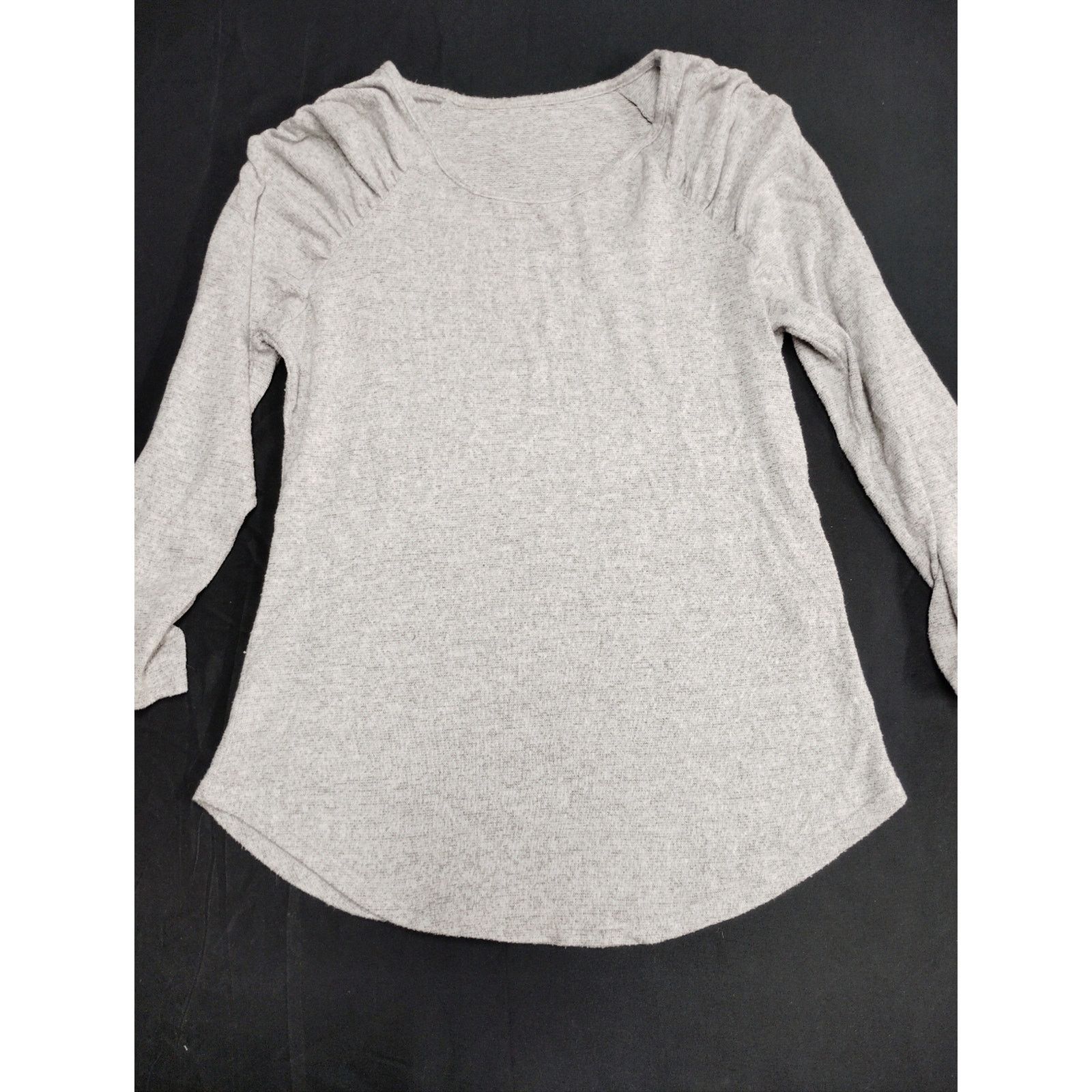 The Unbranded Brand Women's Grey Long Sleeve Ruched Shoulder Top Size L / US 10 / IT 46 - 1 Thumbnail