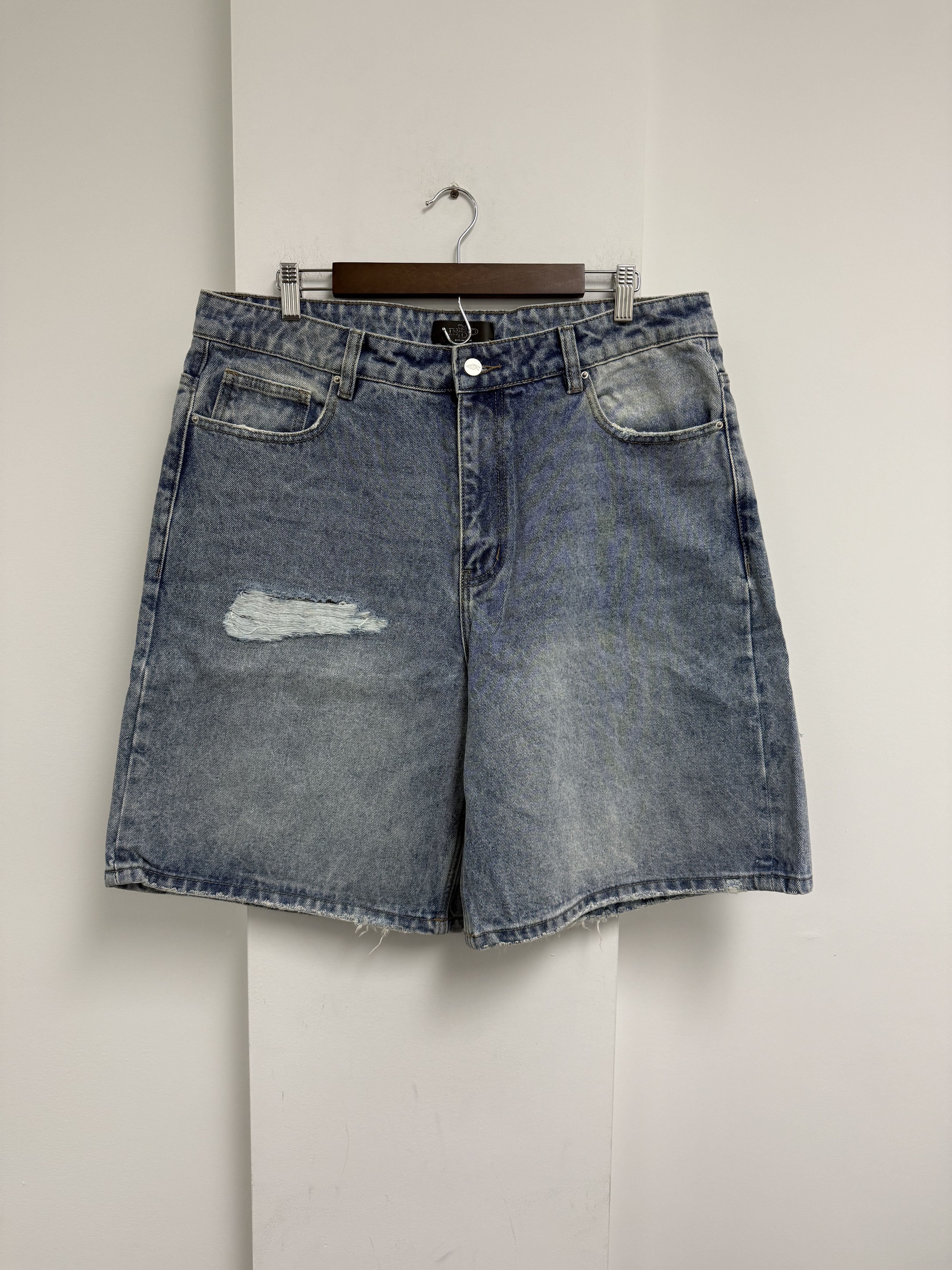HMDD HMDD Destroyed Jorts Size US 36 / EU 52 - 1 Thumbnail