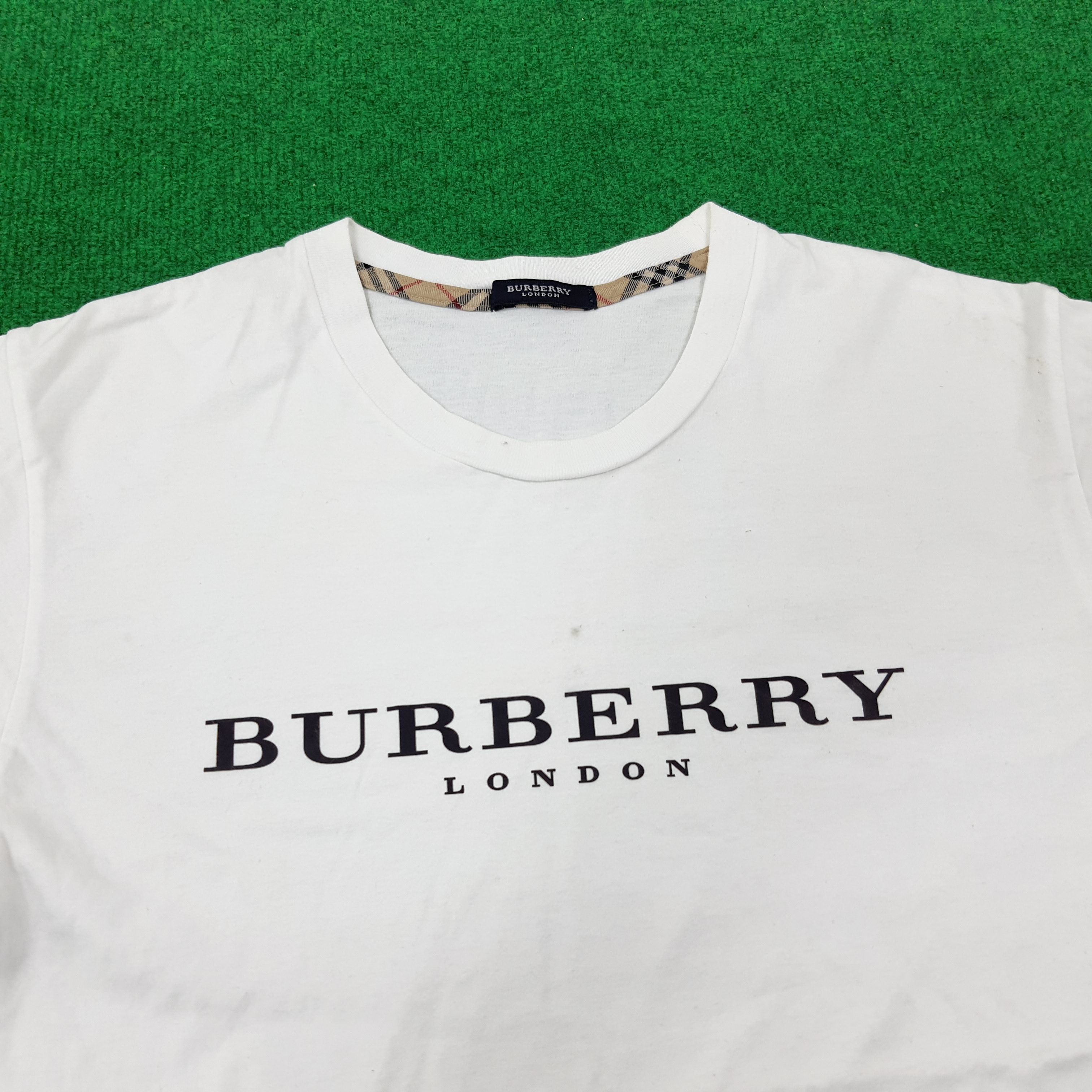 Burberry × Vintage Vintage Burberry London Spell Out Nova Check Tshirt Size US M / EU 48-50 / 2 - 2 Thumbnail