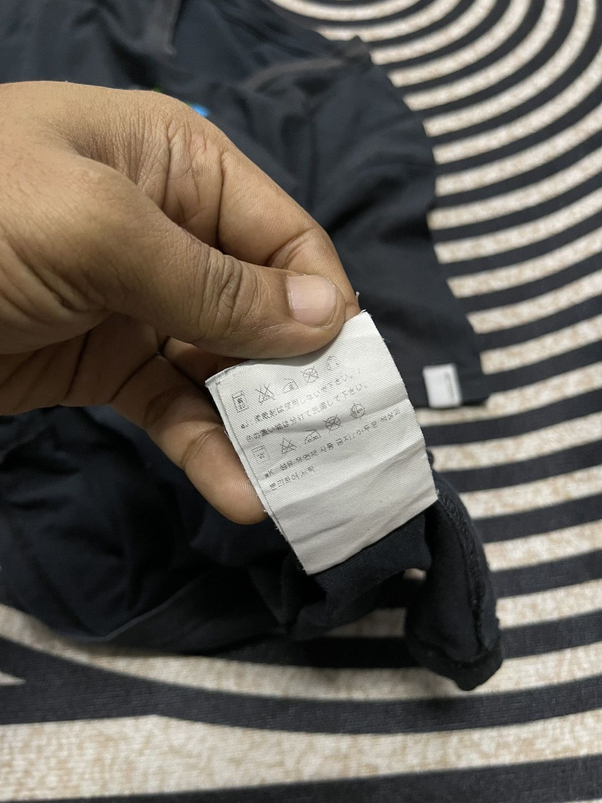 Arc'teryx 2000s ARCTERYX DISTRESSED SHIRT ART PRINT Size US S / EU 44-46 / 1 - 12 Thumbnail