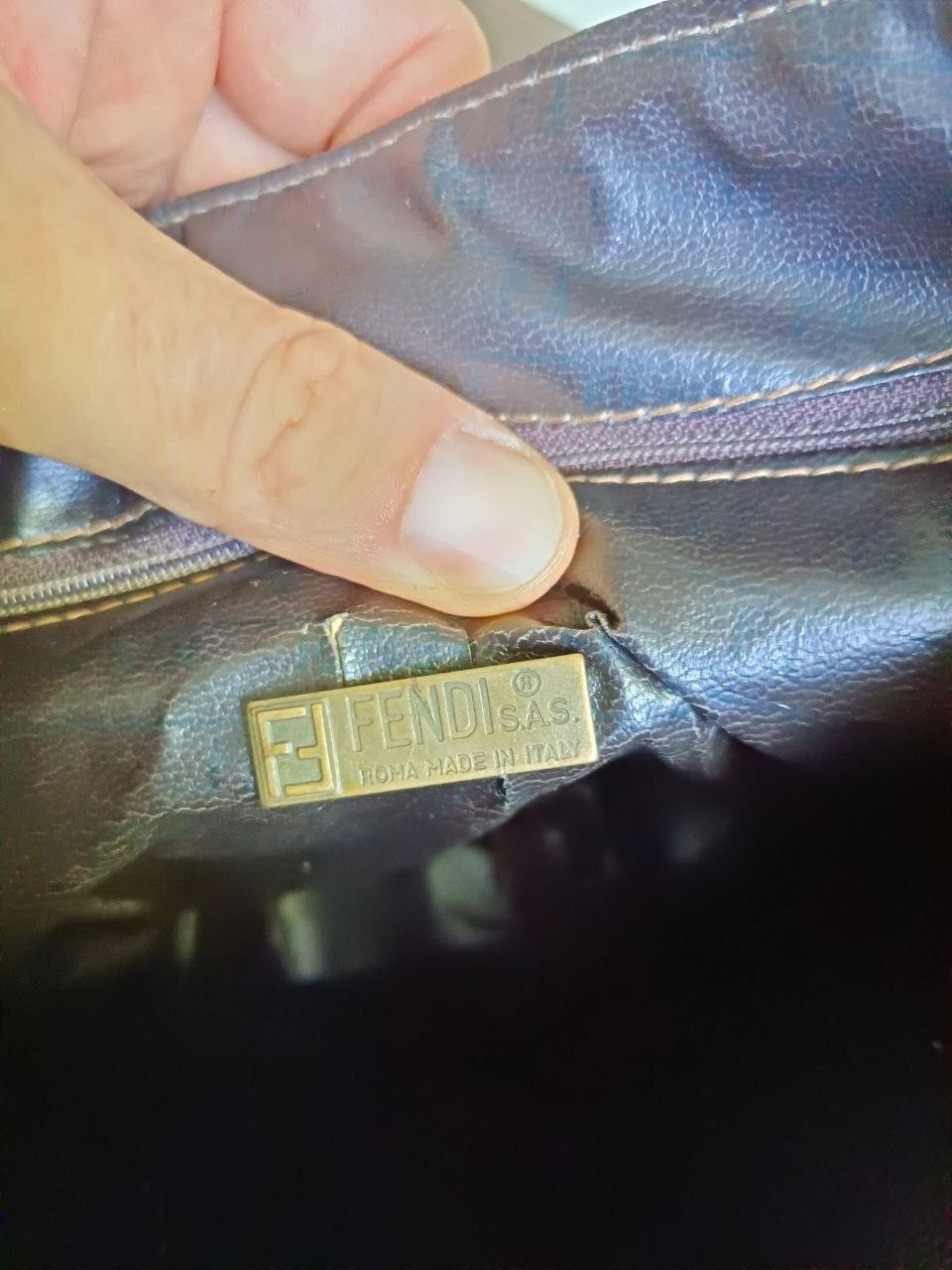 Fendi 💥Rare💥Authentic Fendi Roma Crossbody monogram bag Size ONE SIZE - 14 Thumbnail