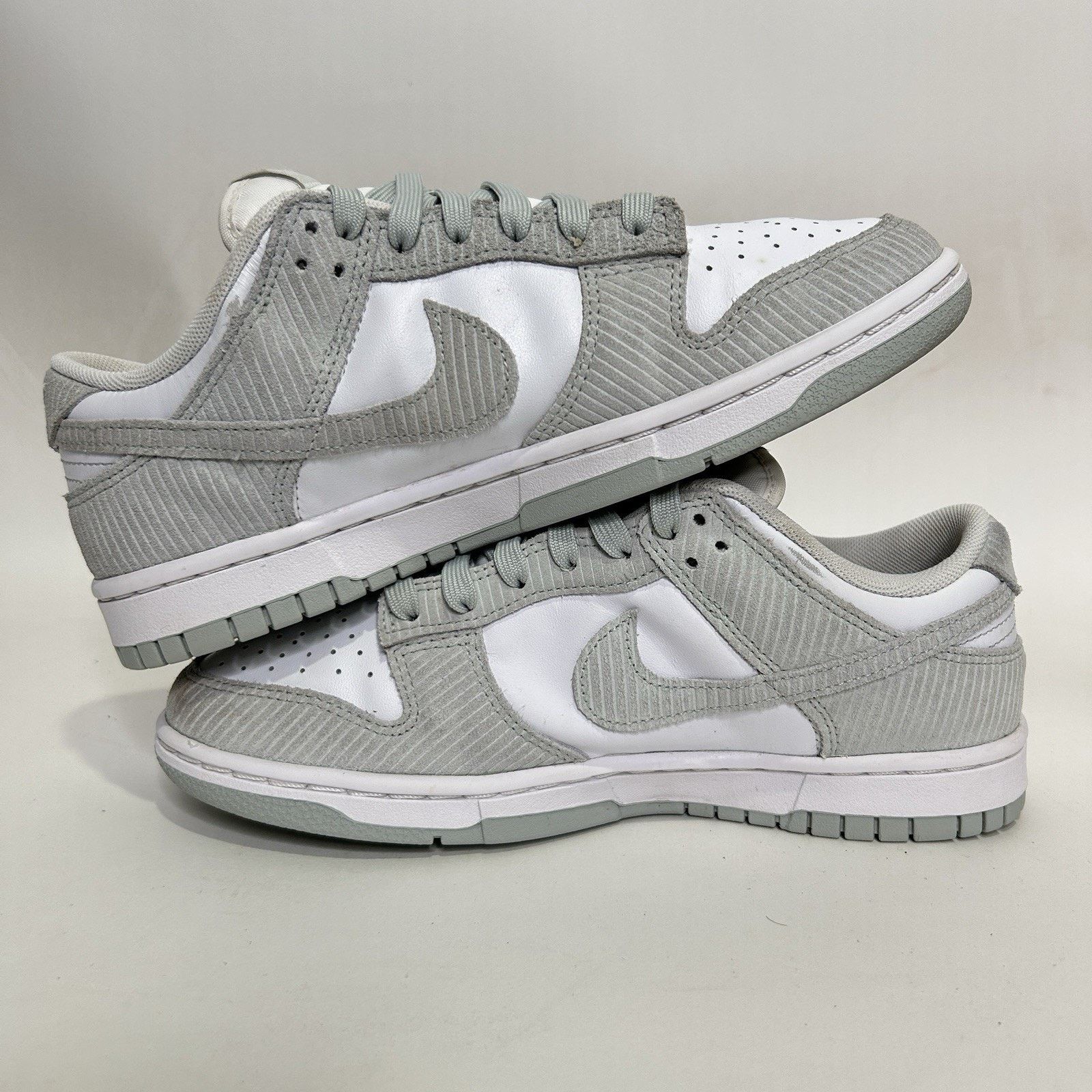 Nike Nike Dunk Low WMNS “Light Silver Corduroy” Size US 8.5 / IT 38.5 - 3 Thumbnail