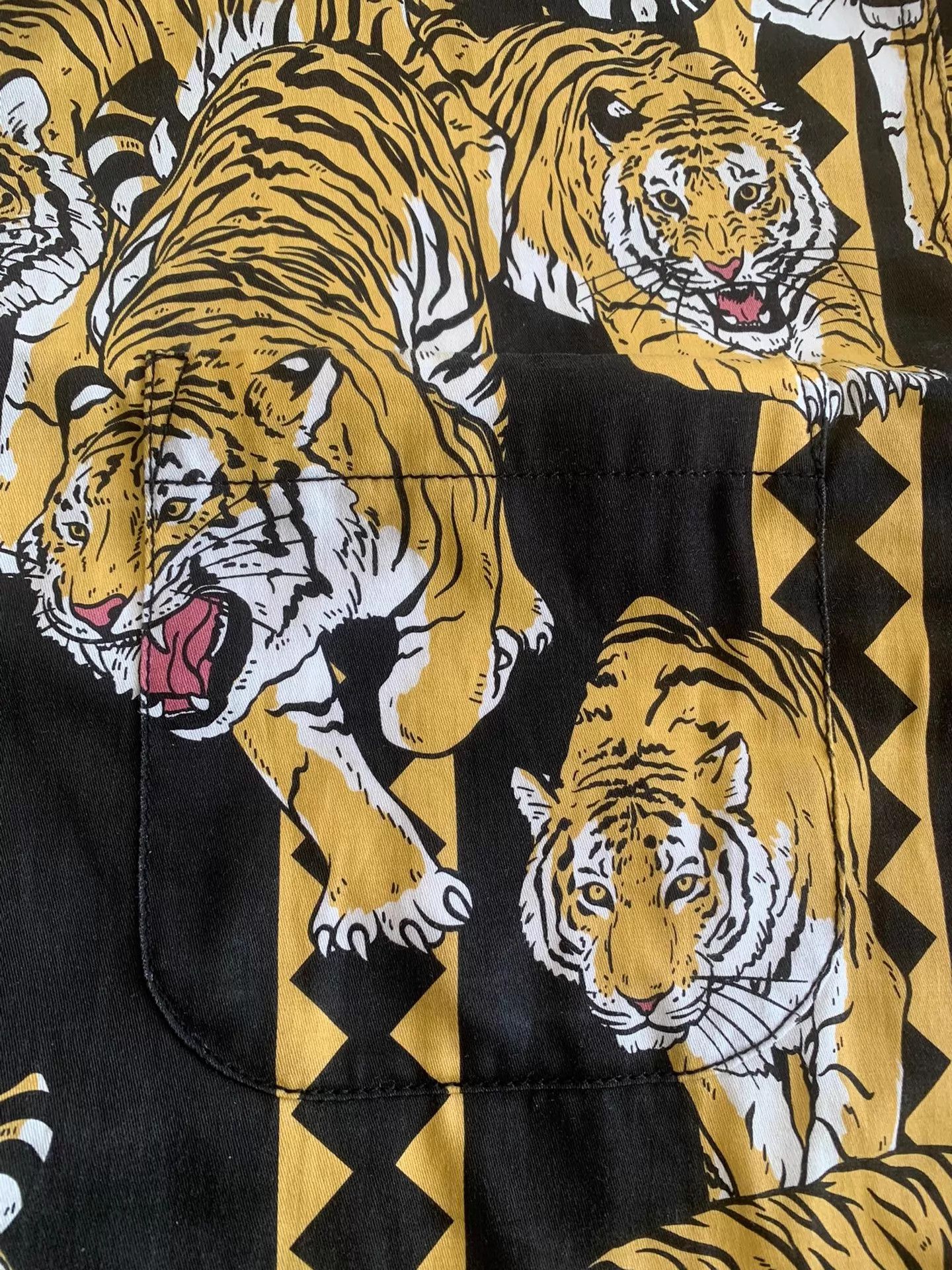 Samurai Jeans Samurai Jeans Vintage Tiger Crest Short-Sleeve Work Shirt Size US XXL / EU 58 / 5 - 7 Thumbnail