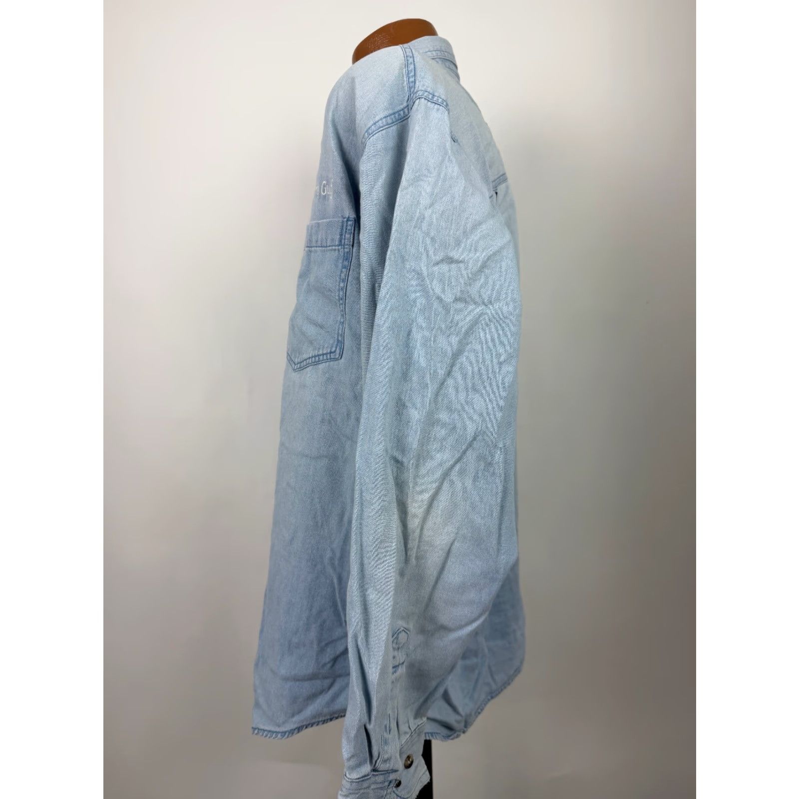 Vintage VINTAGE Rivers End Denim Shirt Men XL Blue 90s Grunge Embroidered Casual Workwear Button-Up Collared Long Sleeve Travel Size US XL / EU 56 / 4 - 7 Thumbnail