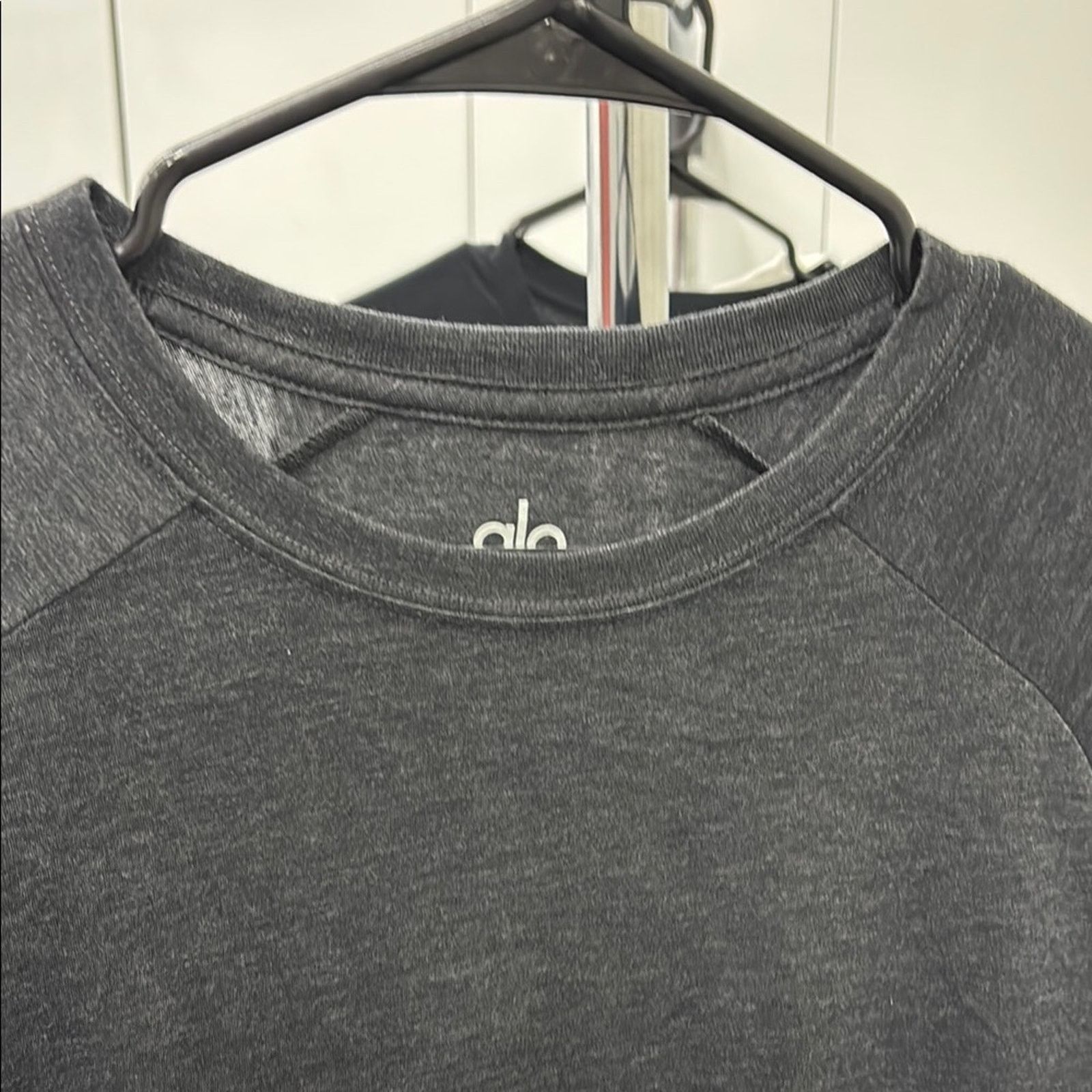 Alo Yoga NWT ALO Yoga Gray Short Sleeve Tee Size S Size US S / EU 44-46 / 1 - 4 Thumbnail
