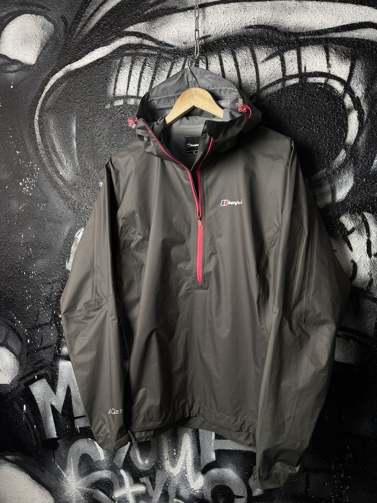Berghaus Berghaus AQ 2.5 Raincoat Anorak Jacket Woman’s Size 18 Size XL / US 12-14 / IT 48-50 - 1 Thumbnail