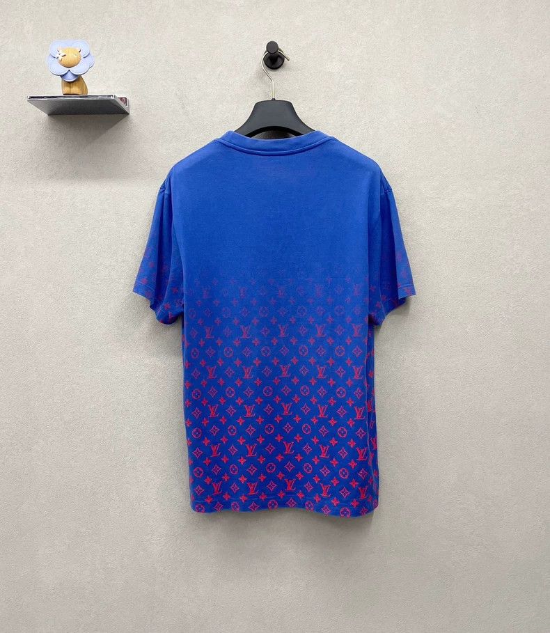 Louis Vuitton Louis Vuitton Blue gradient short sleeve Size US M / EU 48-50 / 2 - 2 Thumbnail