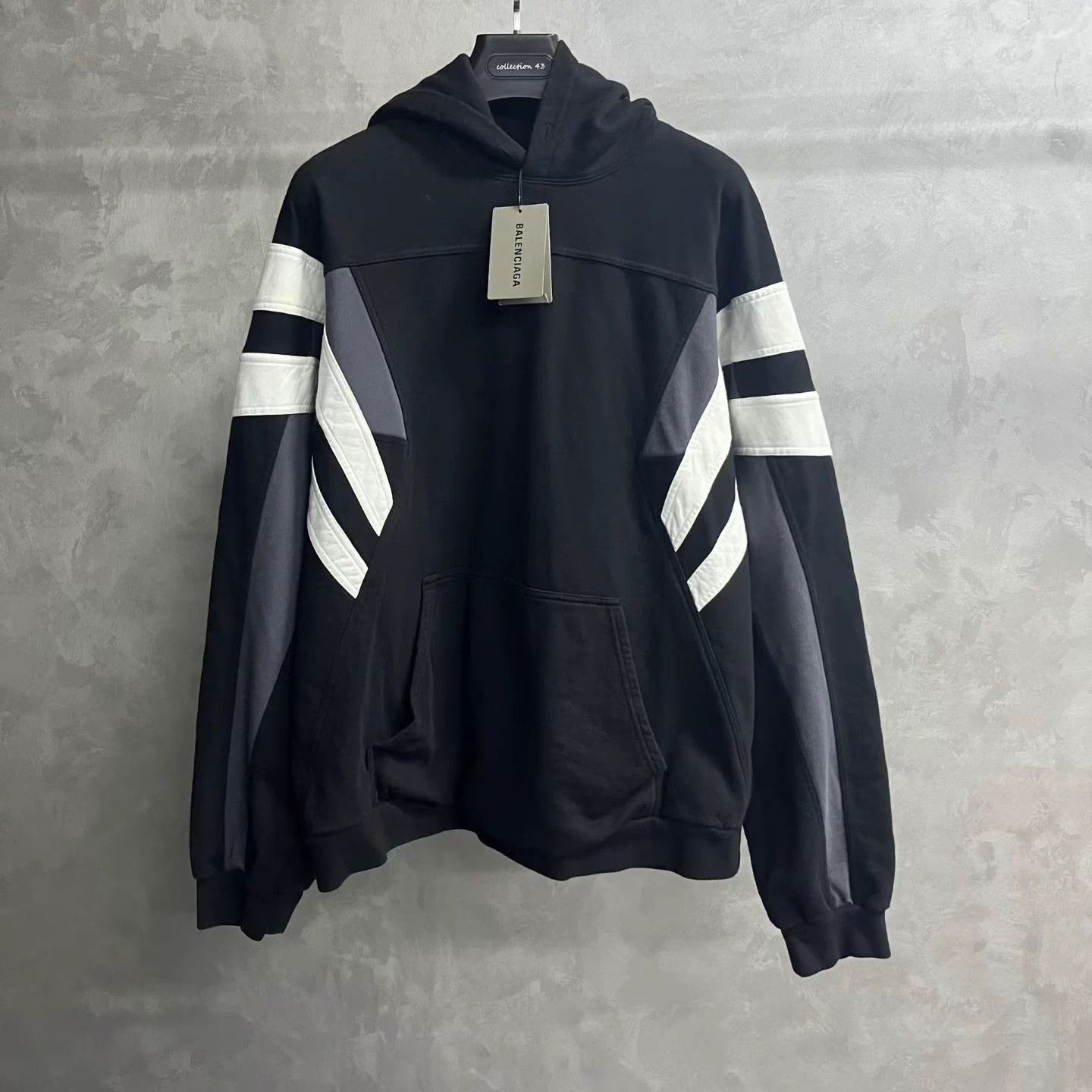 Balenciaga Balenciaga Black Logo Panel Hoodie M Size US M / EU 48-50 / 2 - 1 Thumbnail