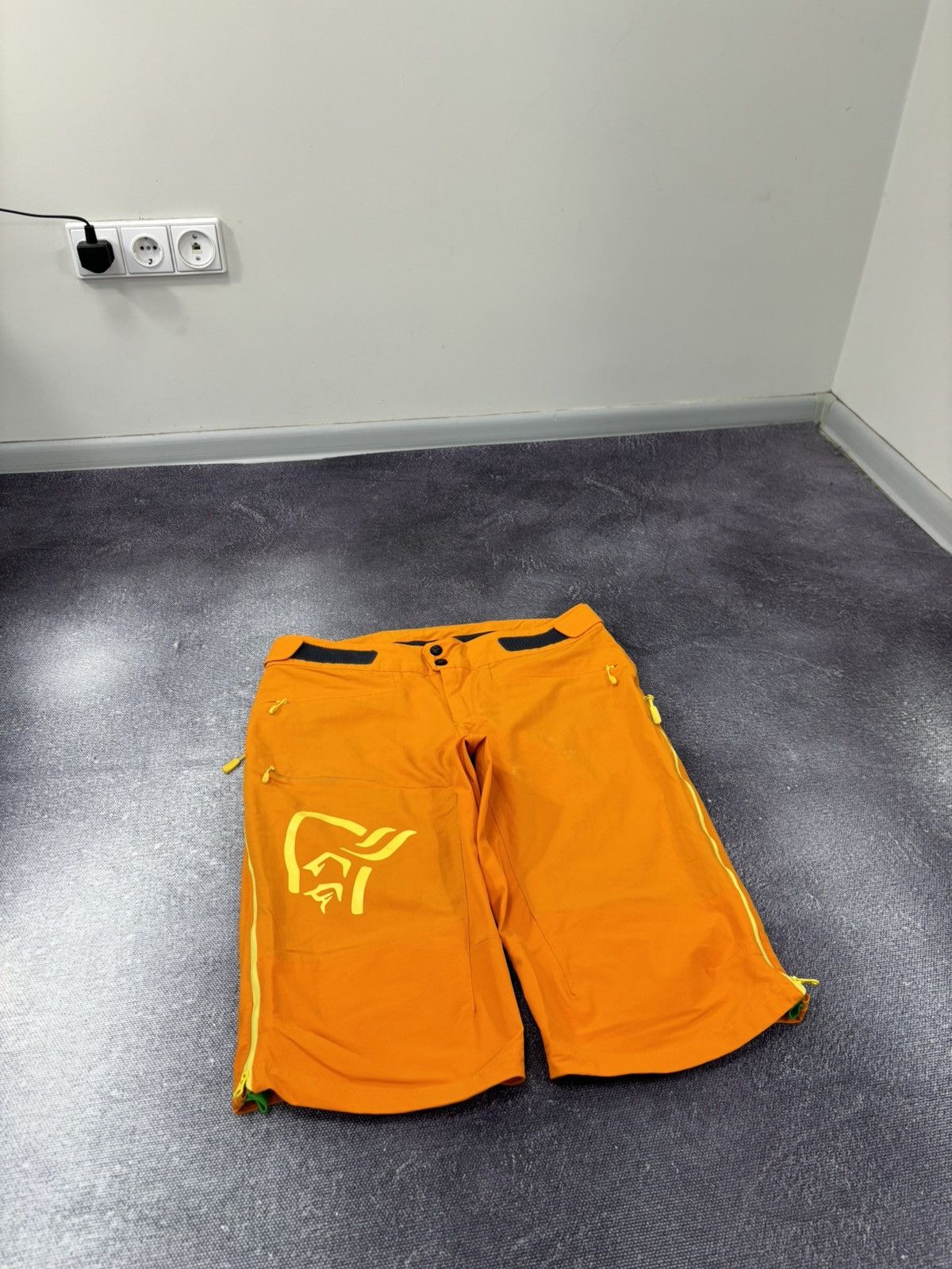 Norrona Norrona Fjora Flex1 Women’s Pure Orange Outdoor Shorts Size 30" / US 8 / IT 44 - 3 Thumbnail
