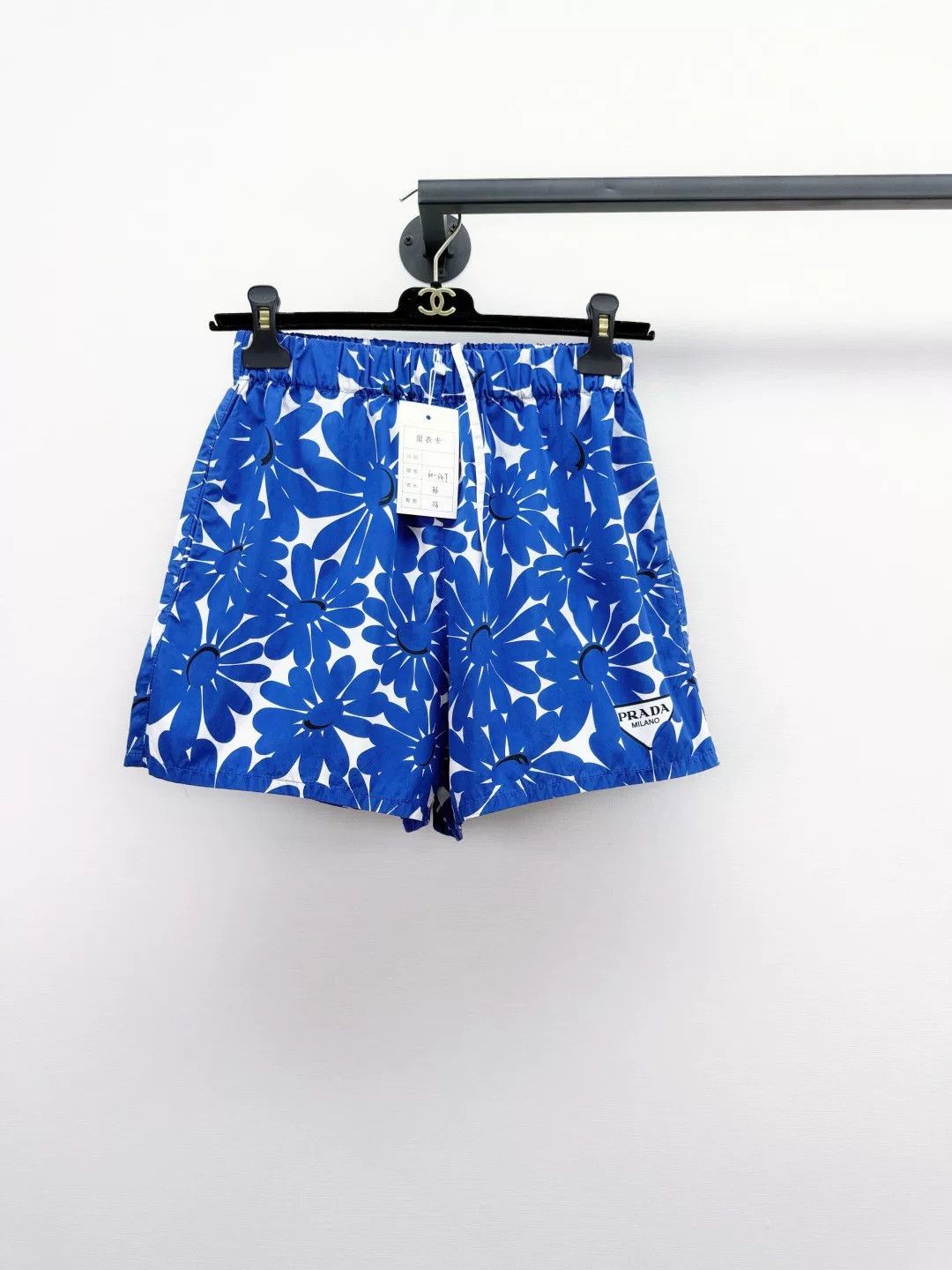 Prada Prada Floral Print Shorts Size 24" / US 00 / IT 34 - 1 Thumbnail