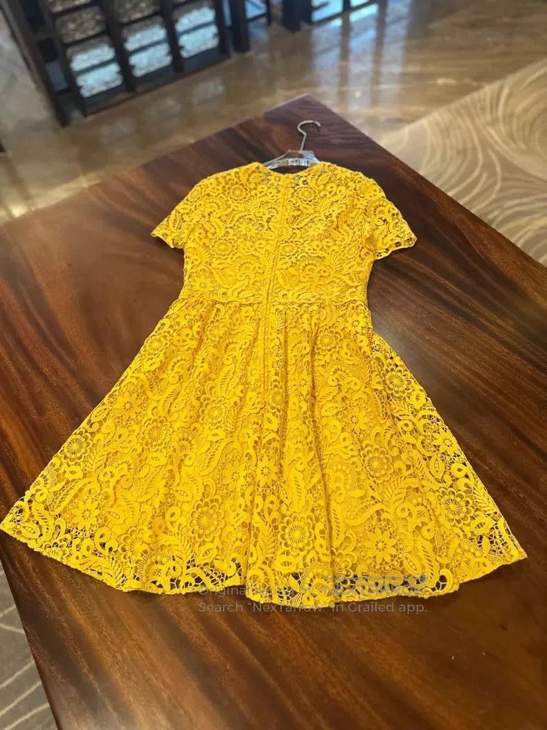 Valentino Valentino Yellow lace dress Size S / US 4 / IT 40 - 7 Thumbnail