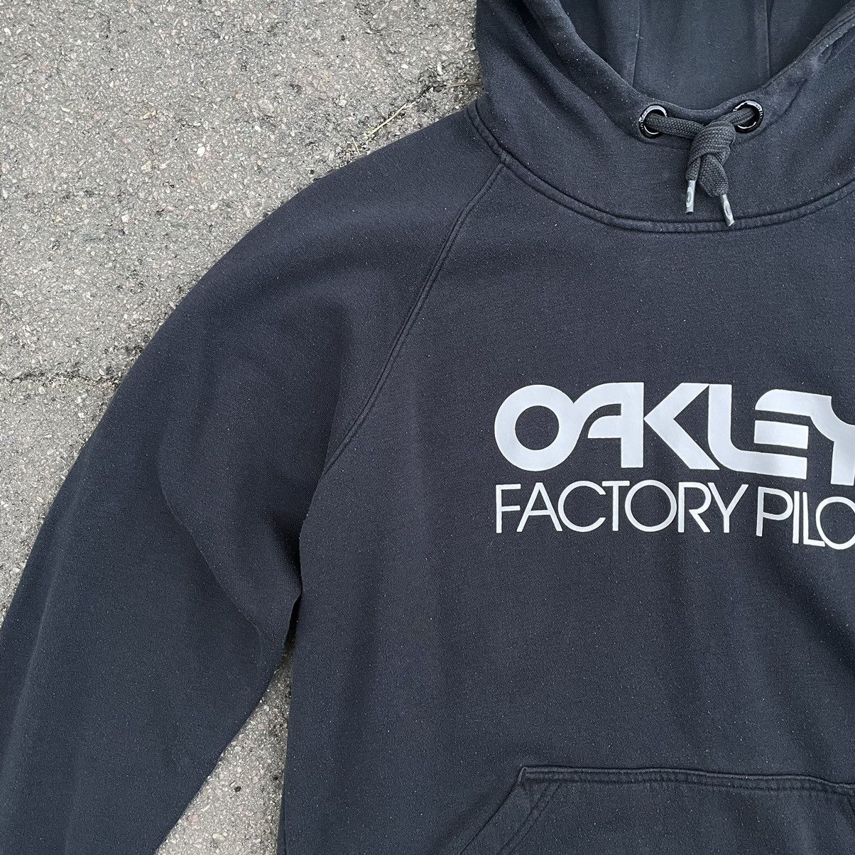 Oakley Vintage Oakley Hoodie Big Logo Sweater Y2K 90s Streetwear Size US M / EU 48-50 / 2 - 4 Thumbnail