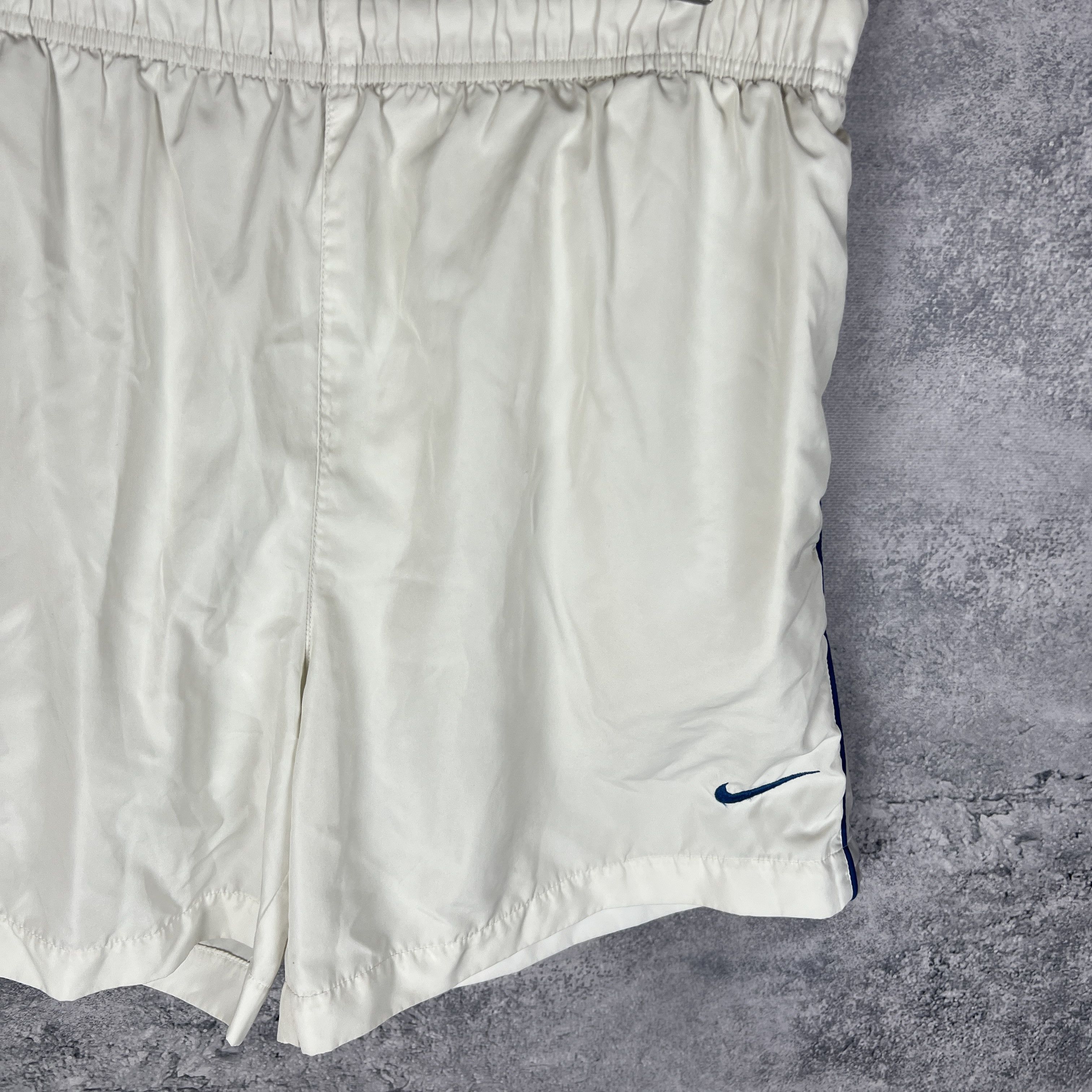 Nike Nike Shorts Men's Size L White Size US 34 / EU 50 - 3 Thumbnail