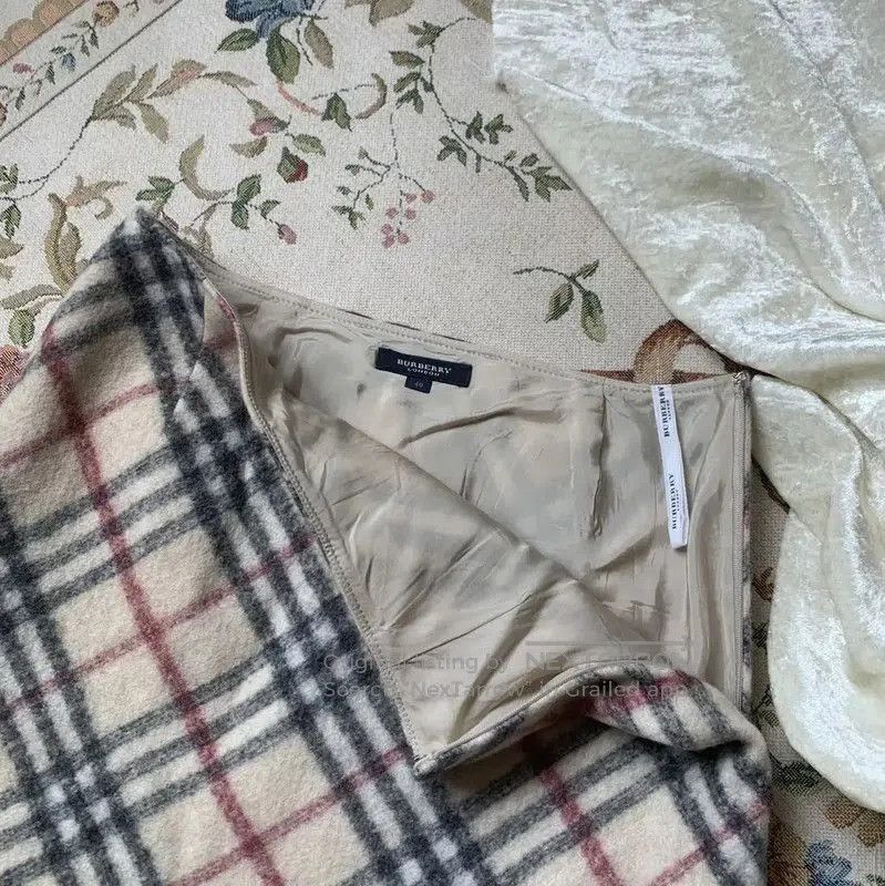 Burberry Burberry Khaki Wool Midi Skirt for Women. Size 23" - 2 Thumbnail