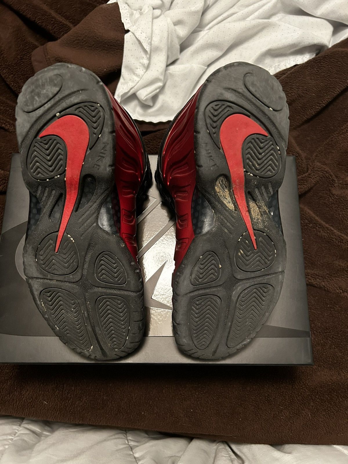 Nike Nike Air Foamposite Pro university red Size US 6 / EU 39 - 7 Thumbnail