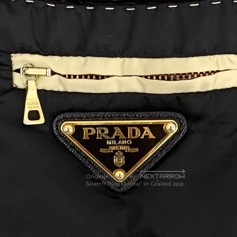 Prada Prada Black triangle calfskin round-neck long-sleeved jack Size XS / US 0-2 / IT 36-38 - 5 Thumbnail