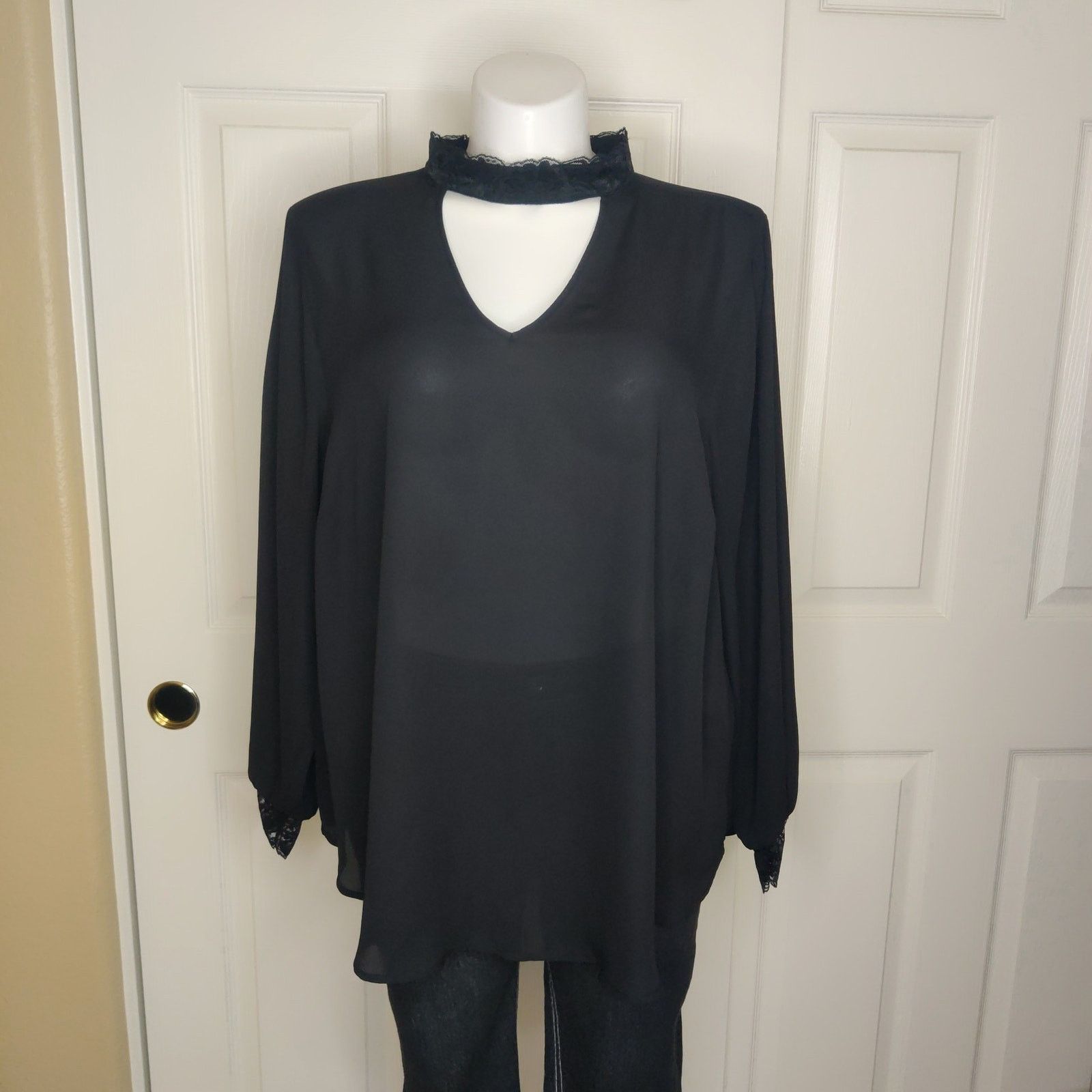 Torrid Torrid Georgette lace trimmed mock neck keyhole blouse sz 3 Size 3XL / US 20-22 - 1 Thumbnail